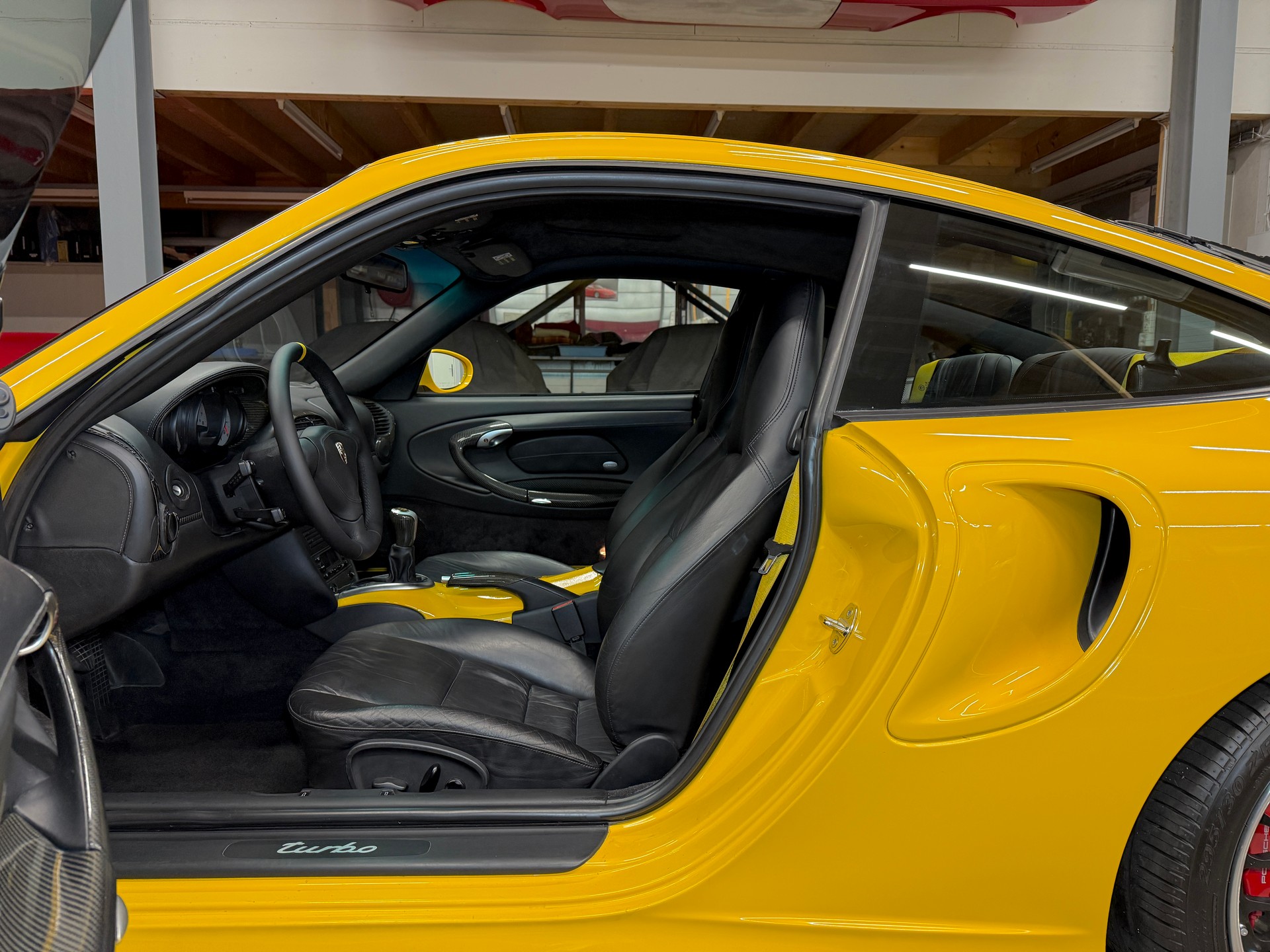 PORSCHE 911 Turbo „Speedgelb“ & Porsche Exclusive Carbon-image-4
