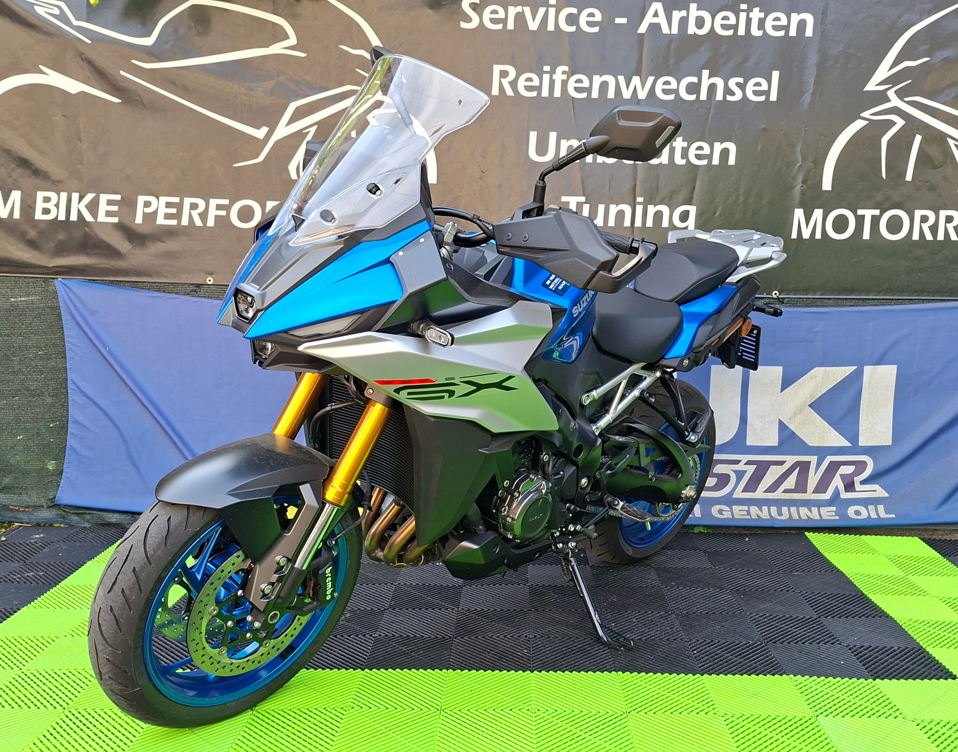 SUZUKI GSX-S 1000 GX-showroom-element-3