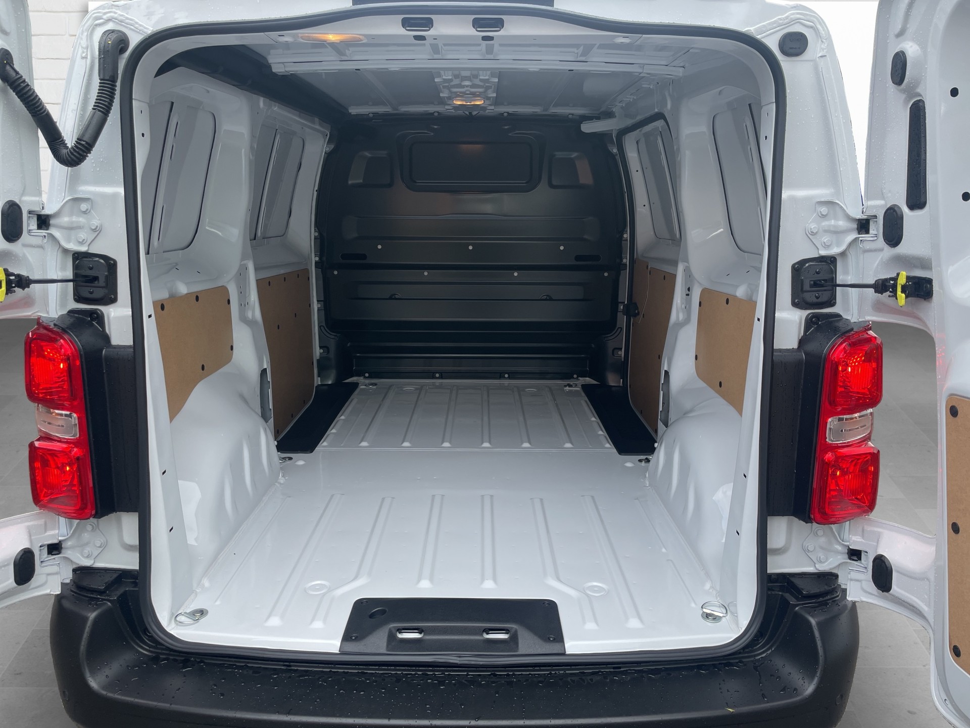 OPEL Vivaro-e Cargo 75kWh-image-8