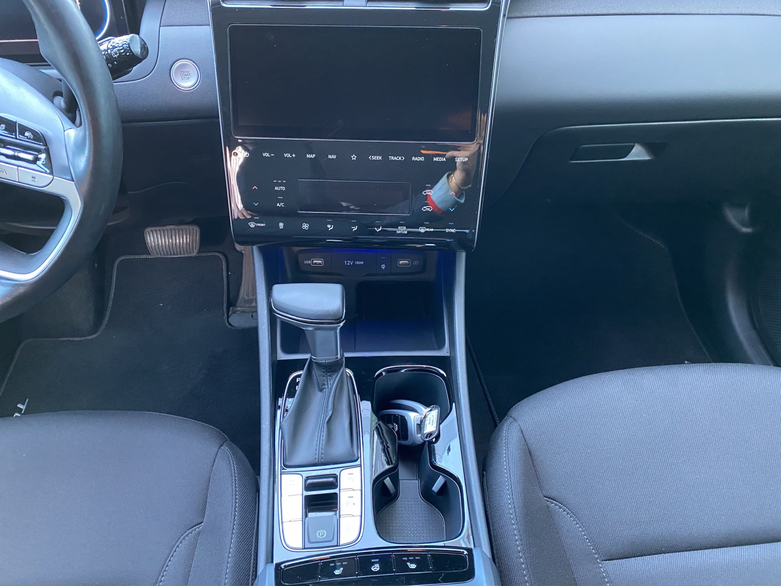 HYUNDAI Tucson 1.6 CRDi Amplia 4WD-image-13