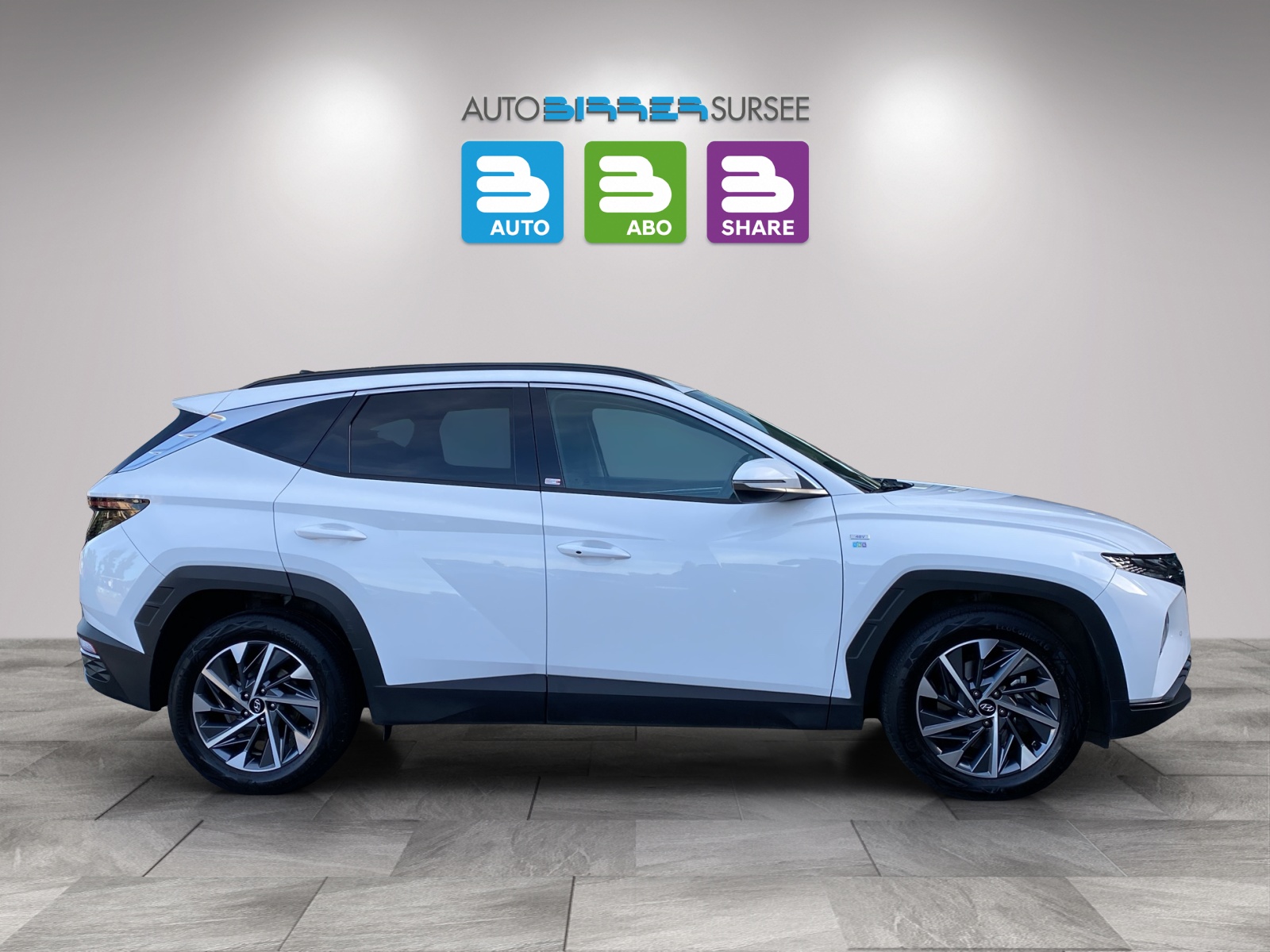 HYUNDAI Tucson 1.6 CRDi Amplia 4WD-image-3