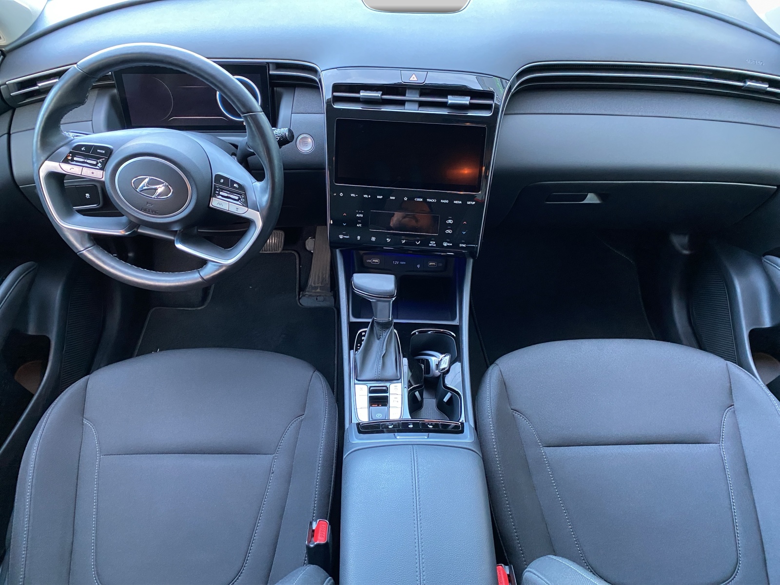 HYUNDAI Tucson 1.6 CRDi Amplia 4WD-image-11