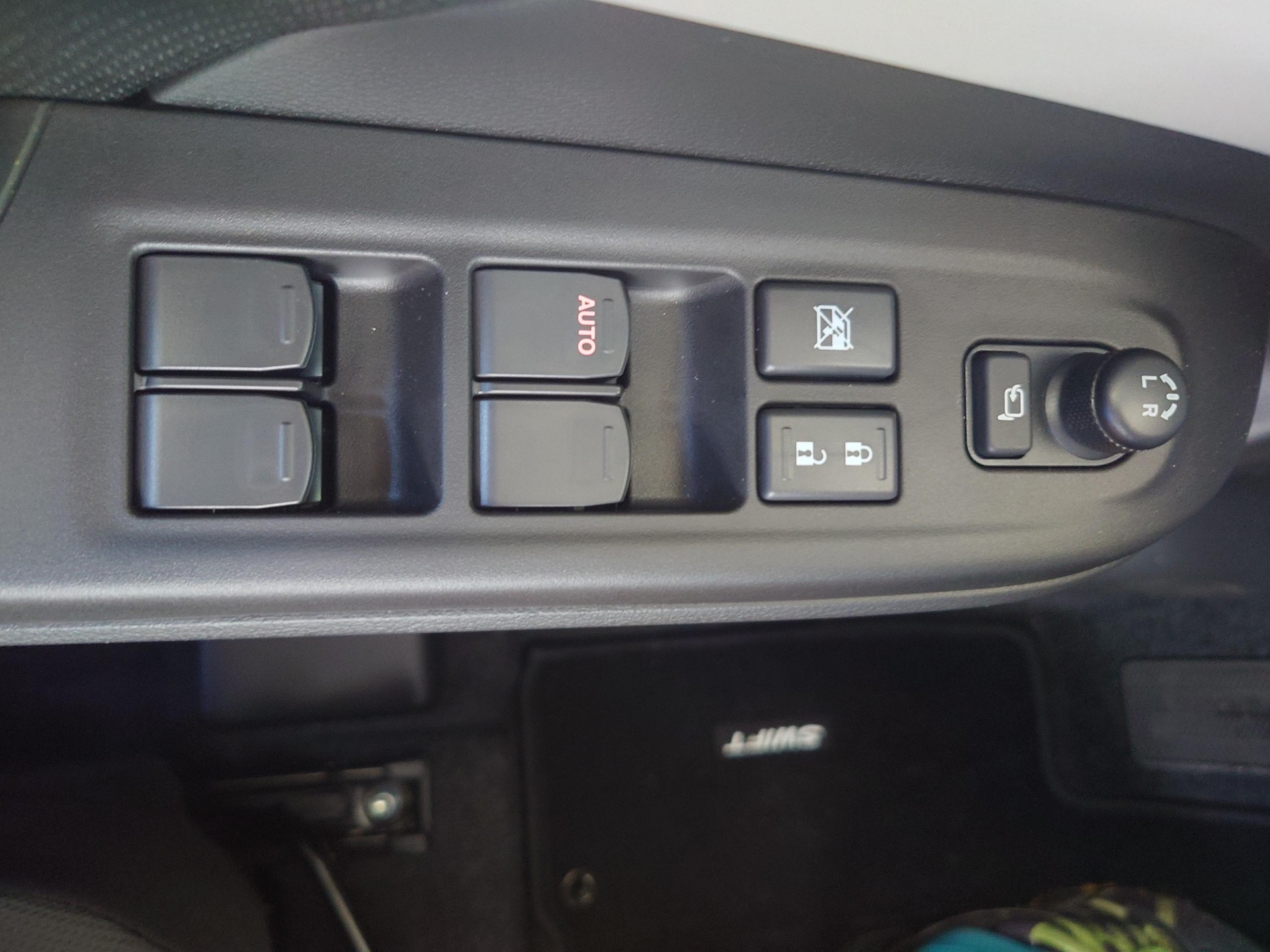 SUZUKI Swift 1.2 1st Edition Top Hybrid 4x4 MY24-image-12