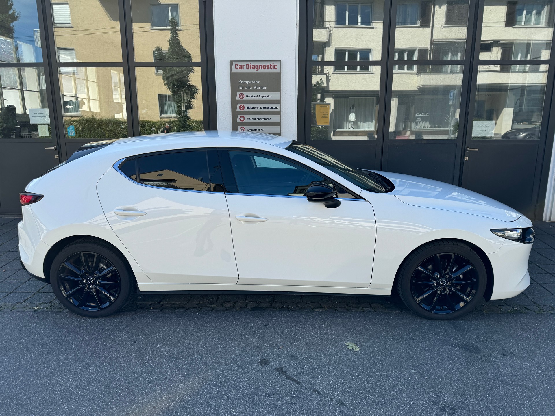MAZDA 3 Hatchback SKYACTIV-G M Hybrid 122 Homura Automat-image-3