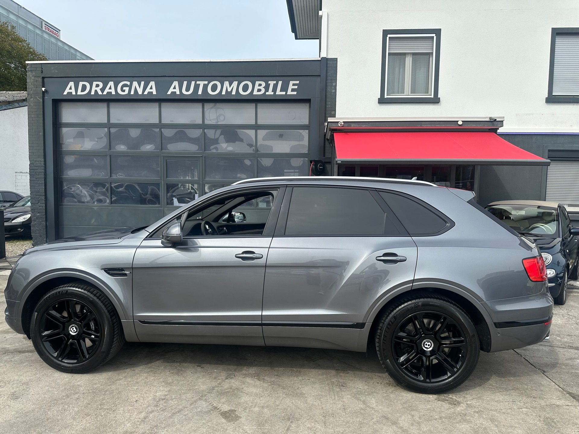 BENTLEY Bentayga V8-image-7