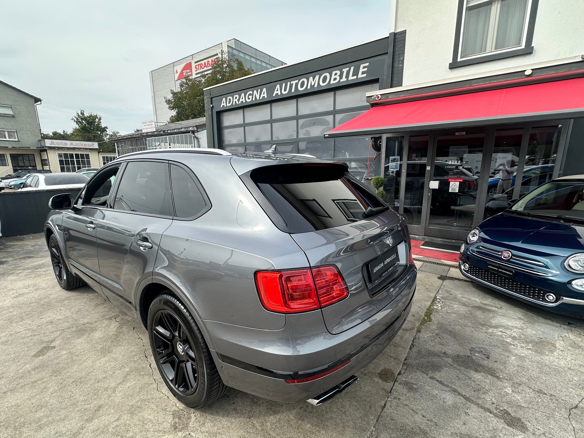 BENTLEY Bentayga V8-image-11
