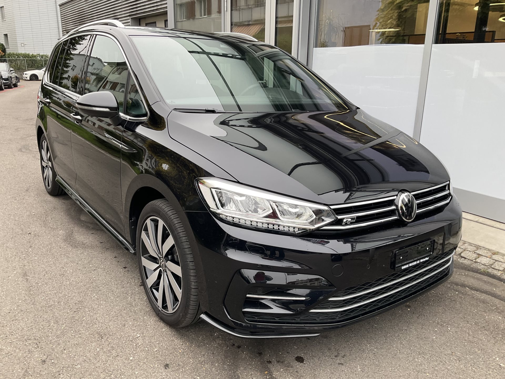 VW Touran 1.5 TSI DSG HIGHLINE R-LINE *** TOP AUSSTATTUNG ***-image-2