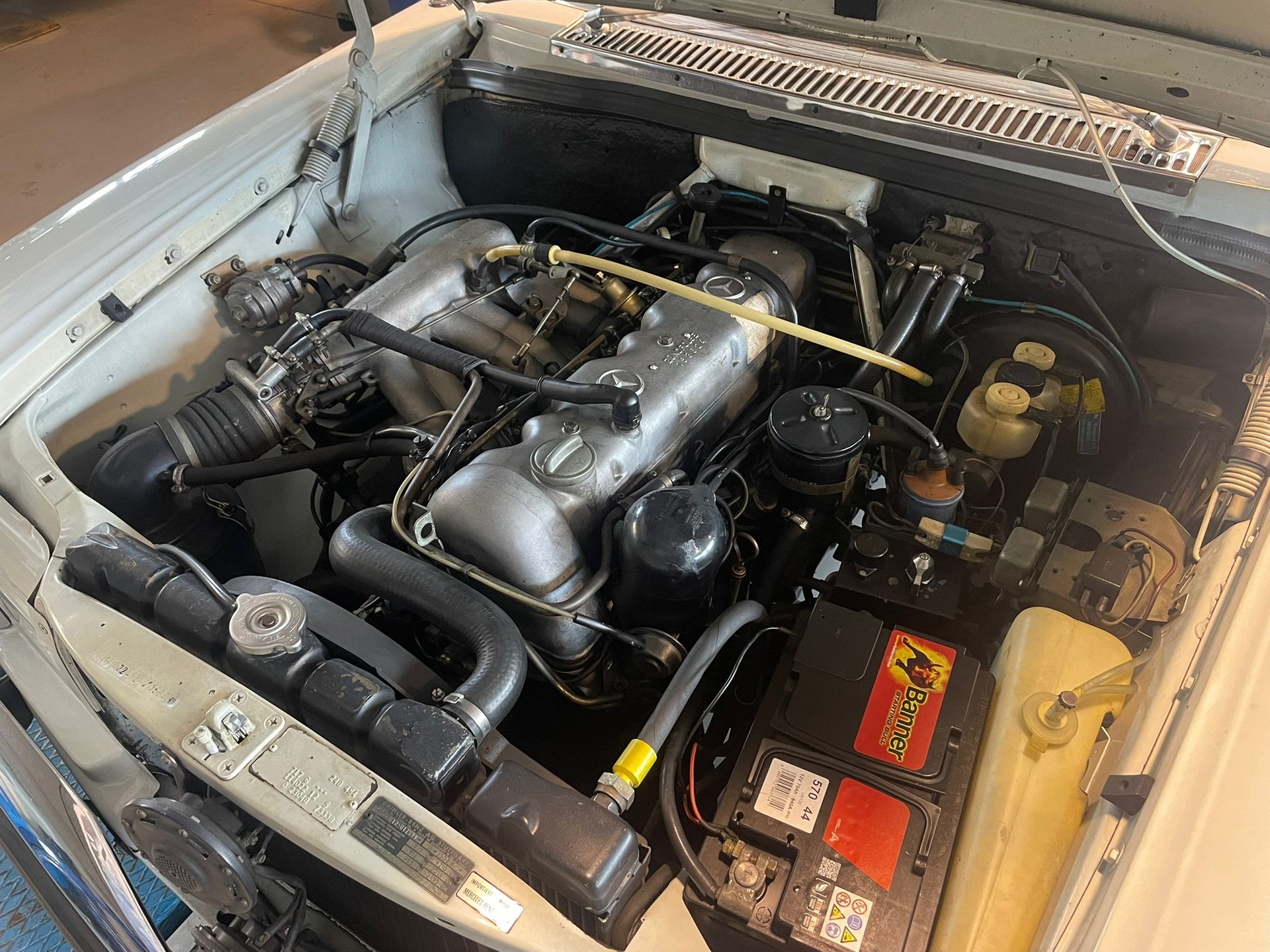 MERCEDES-BENZ 250 CE-image-11