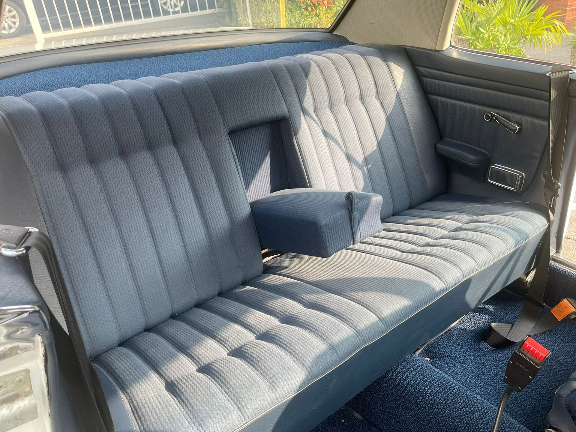 MERCEDES-BENZ 250 CE-image-8