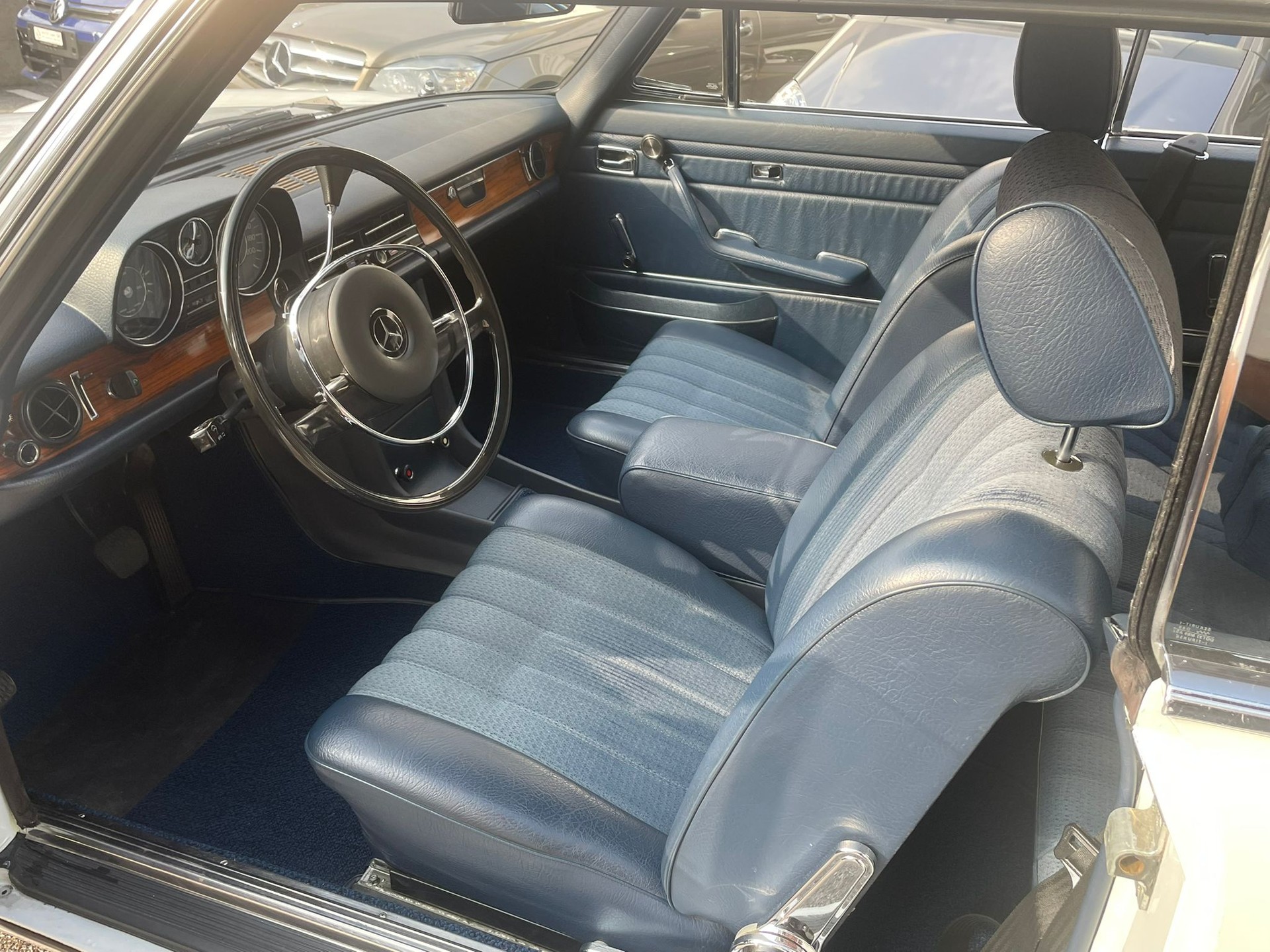 MERCEDES-BENZ 250 CE-image-6