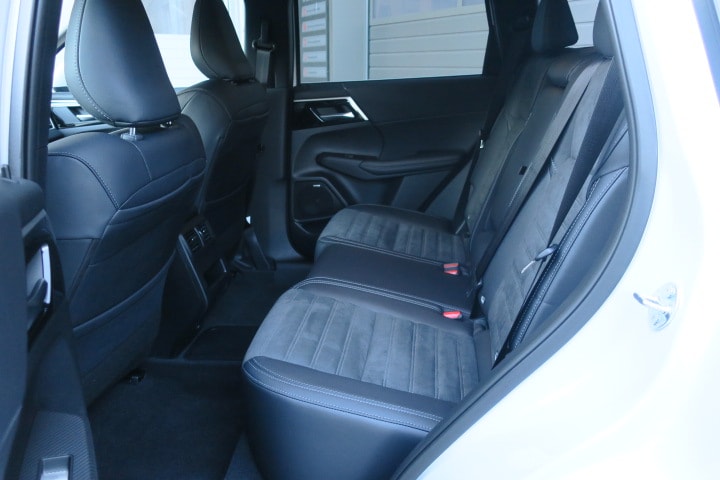 MITSUBISHI Outlander 2.4 PHEV Invite 4WD Automatic-image-7