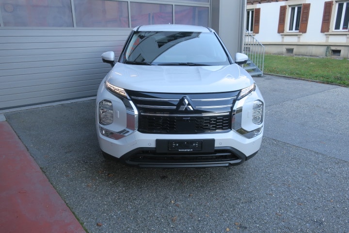 MITSUBISHI Outlander 2.4 PHEV Invite 4WD Automatic-image-1