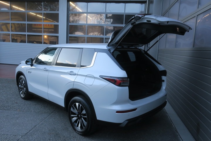 MITSUBISHI Outlander 2.4 PHEV Invite 4WD Automatic-image-5