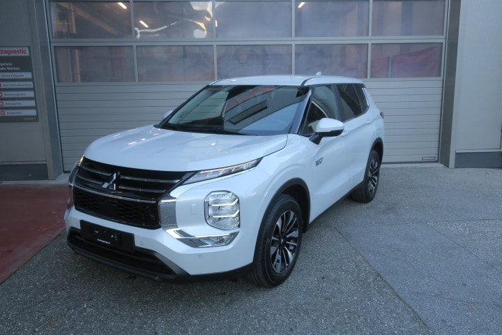 MITSUBISHI Outlander 2.4 PHEV Invite 4WD Automatic-image-0