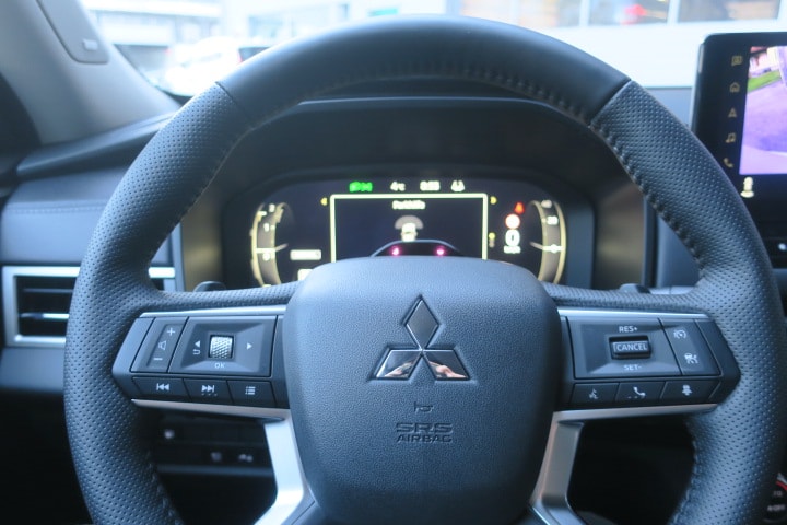 MITSUBISHI Outlander 2.4 PHEV Invite 4WD Automatic-image-15