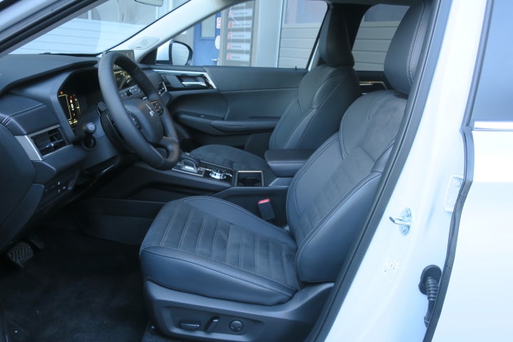 MITSUBISHI Outlander 2.4 PHEV Invite 4WD Automatic-image-6
