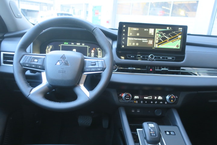 MITSUBISHI Outlander 2.4 PHEV Invite 4WD Automatic-image-8