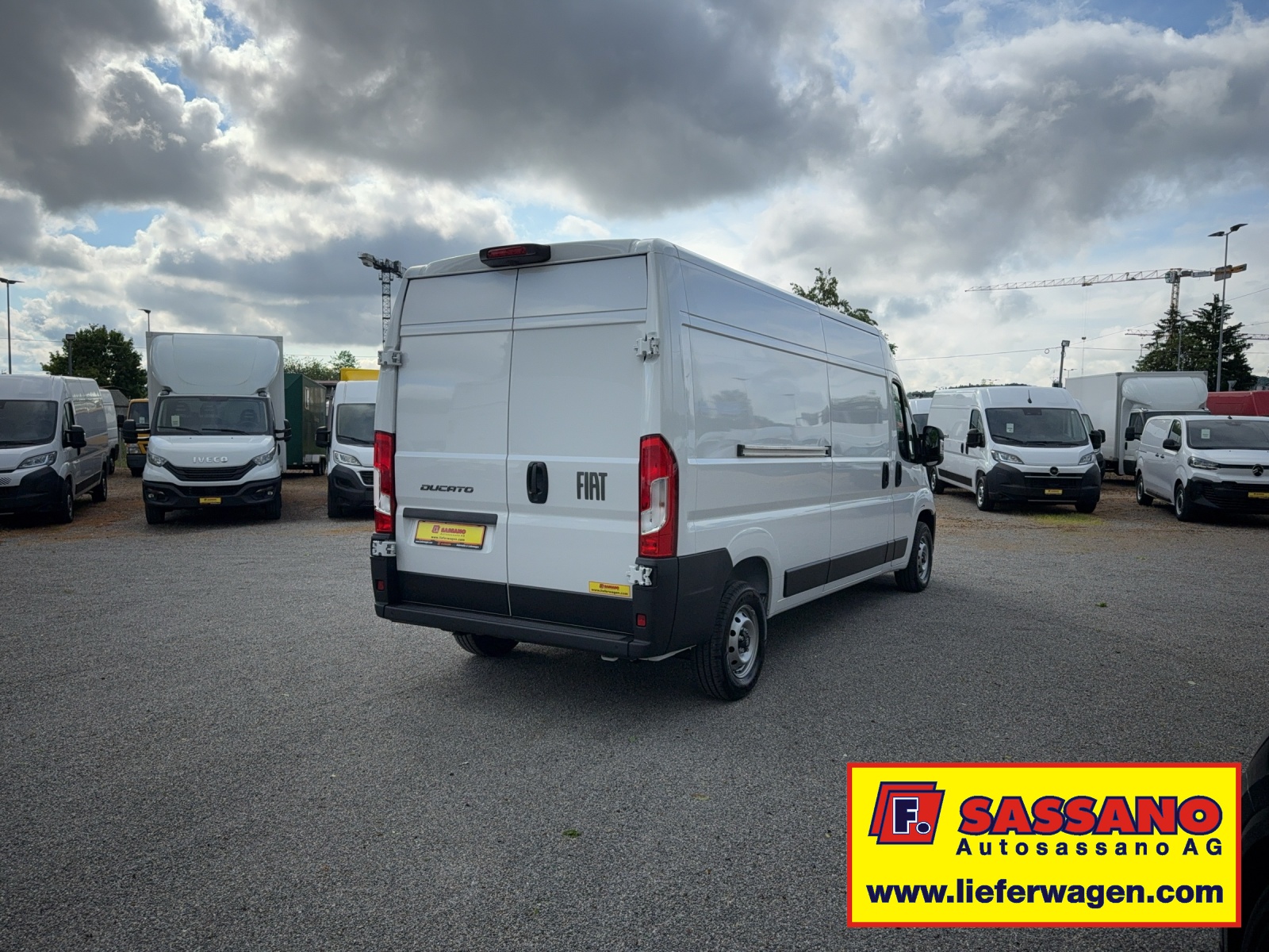 FIAT Ducato 2.2 MJ L2H2 140 PS neues Interieur-image-9