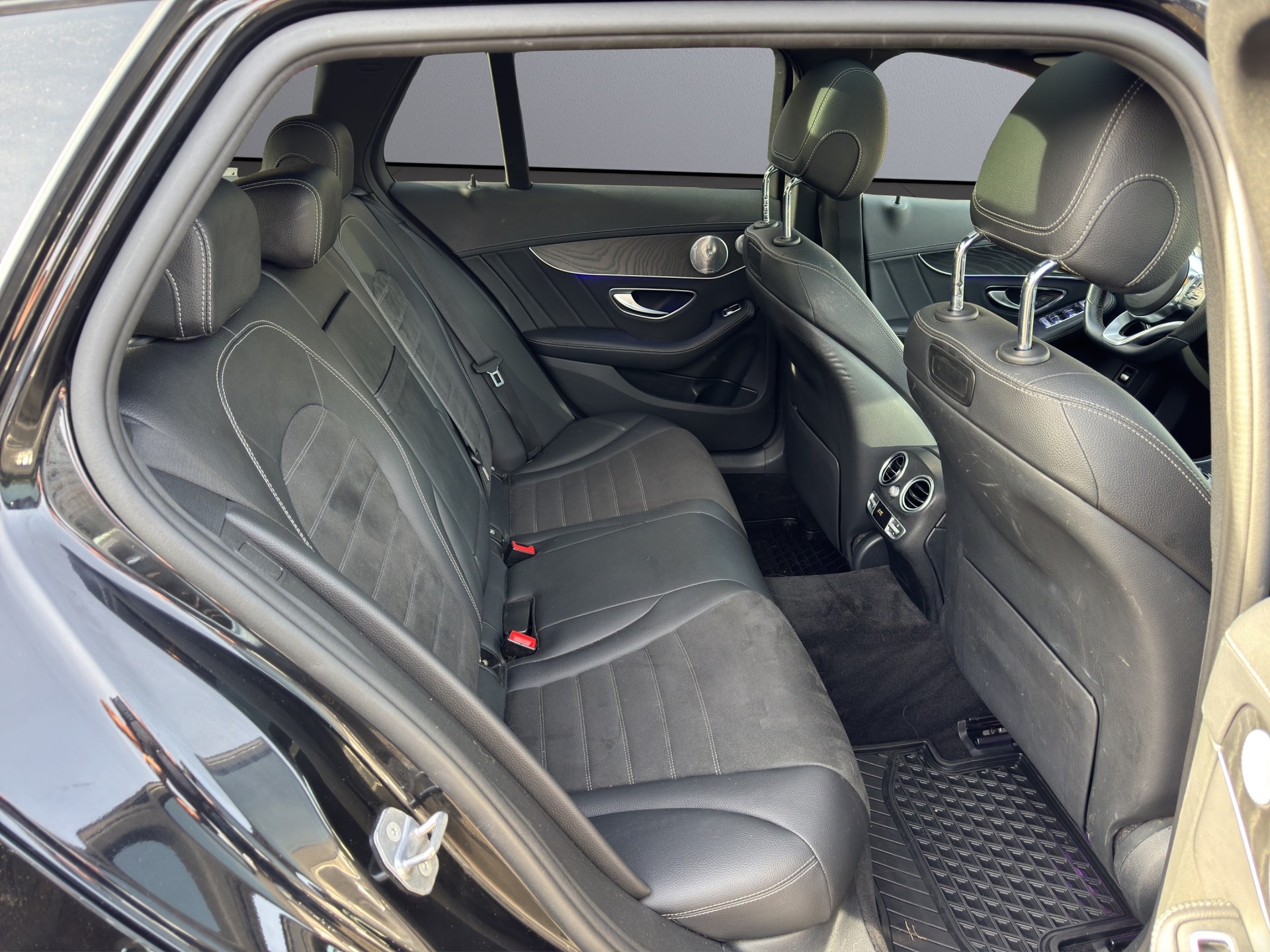 MERCEDES-BENZ C 200 Swiss Star AMG Line 4M 9G-Tronic-image-13