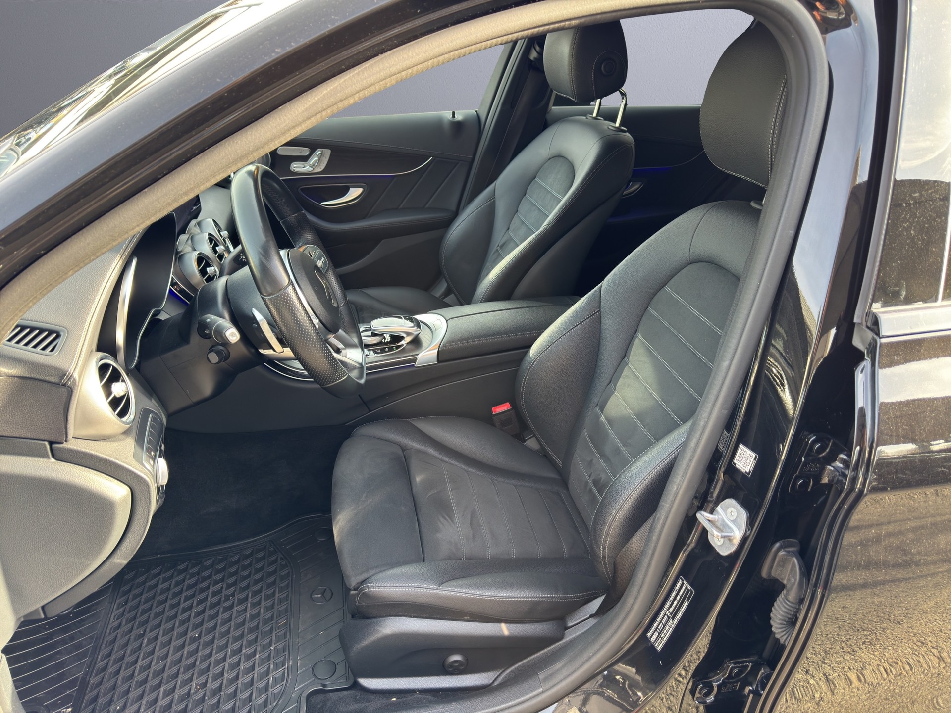 MERCEDES-BENZ C 200 Swiss Star AMG Line 4M 9G-Tronic-image-7
