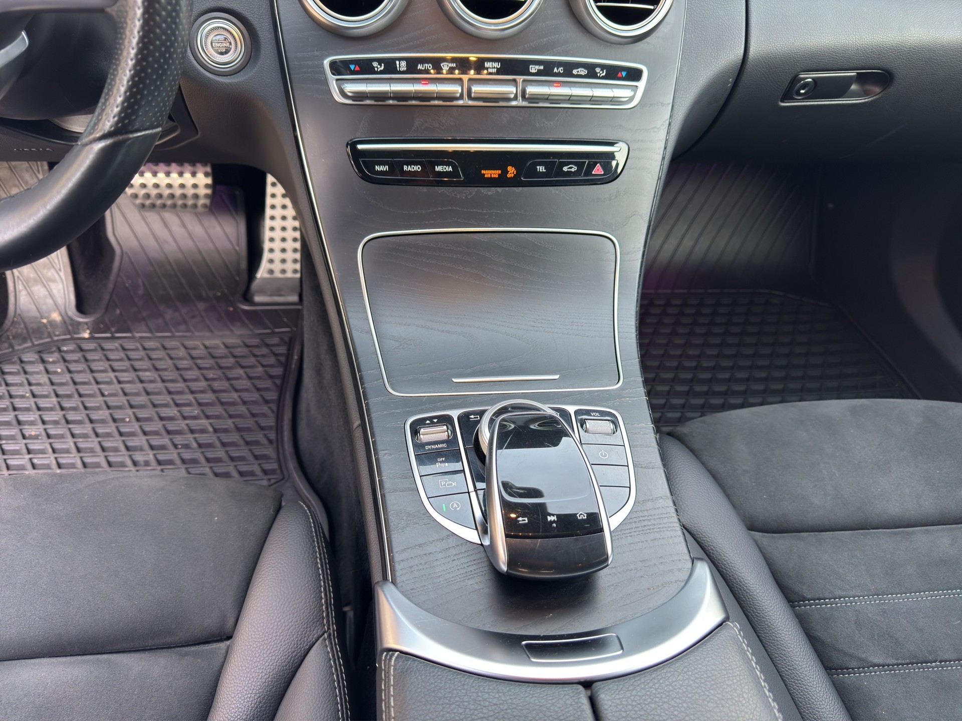MERCEDES-BENZ C 200 Swiss Star AMG Line 4M 9G-Tronic-image-10