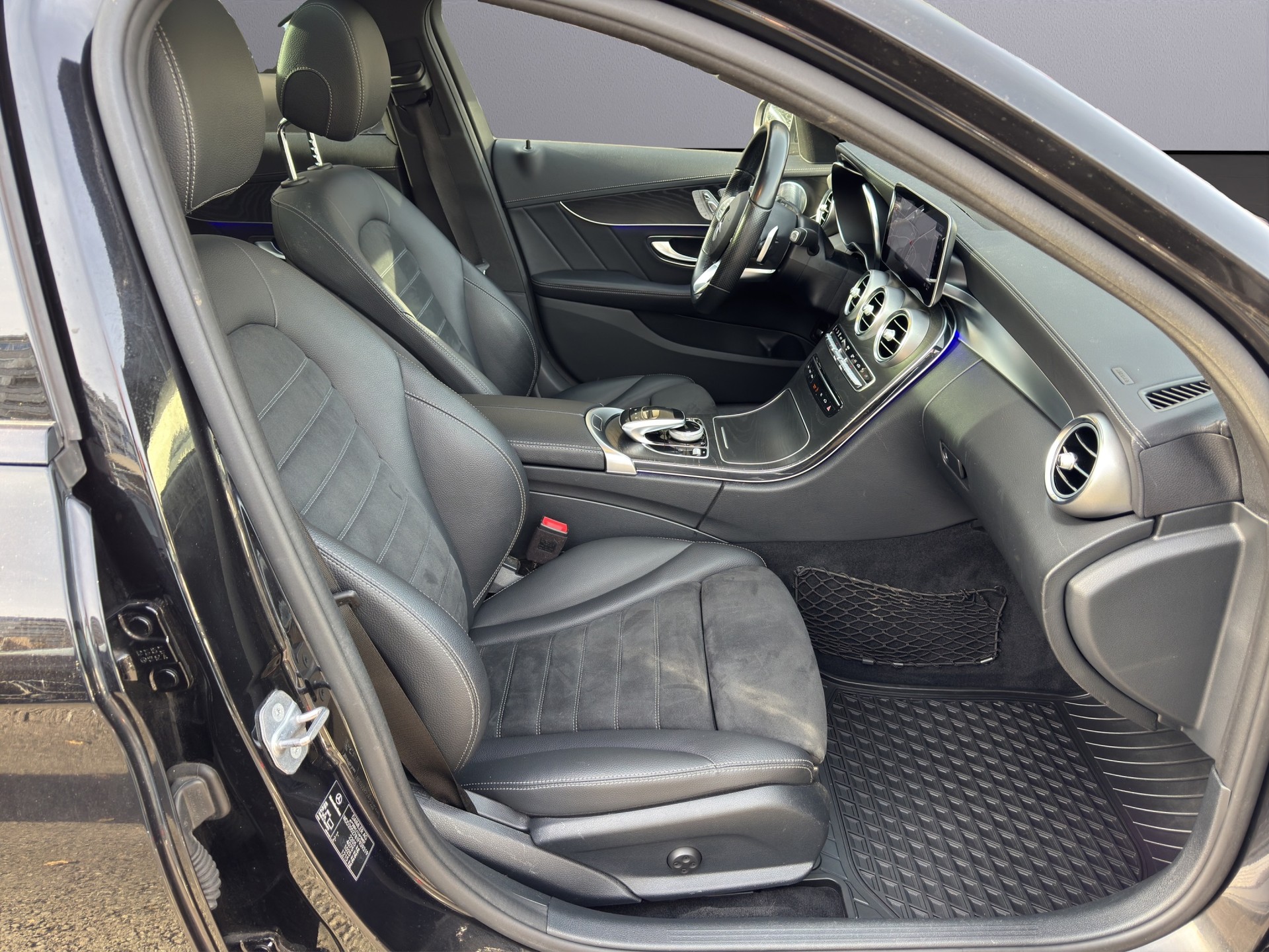 MERCEDES-BENZ C 200 Swiss Star AMG Line 4M 9G-Tronic-image-12