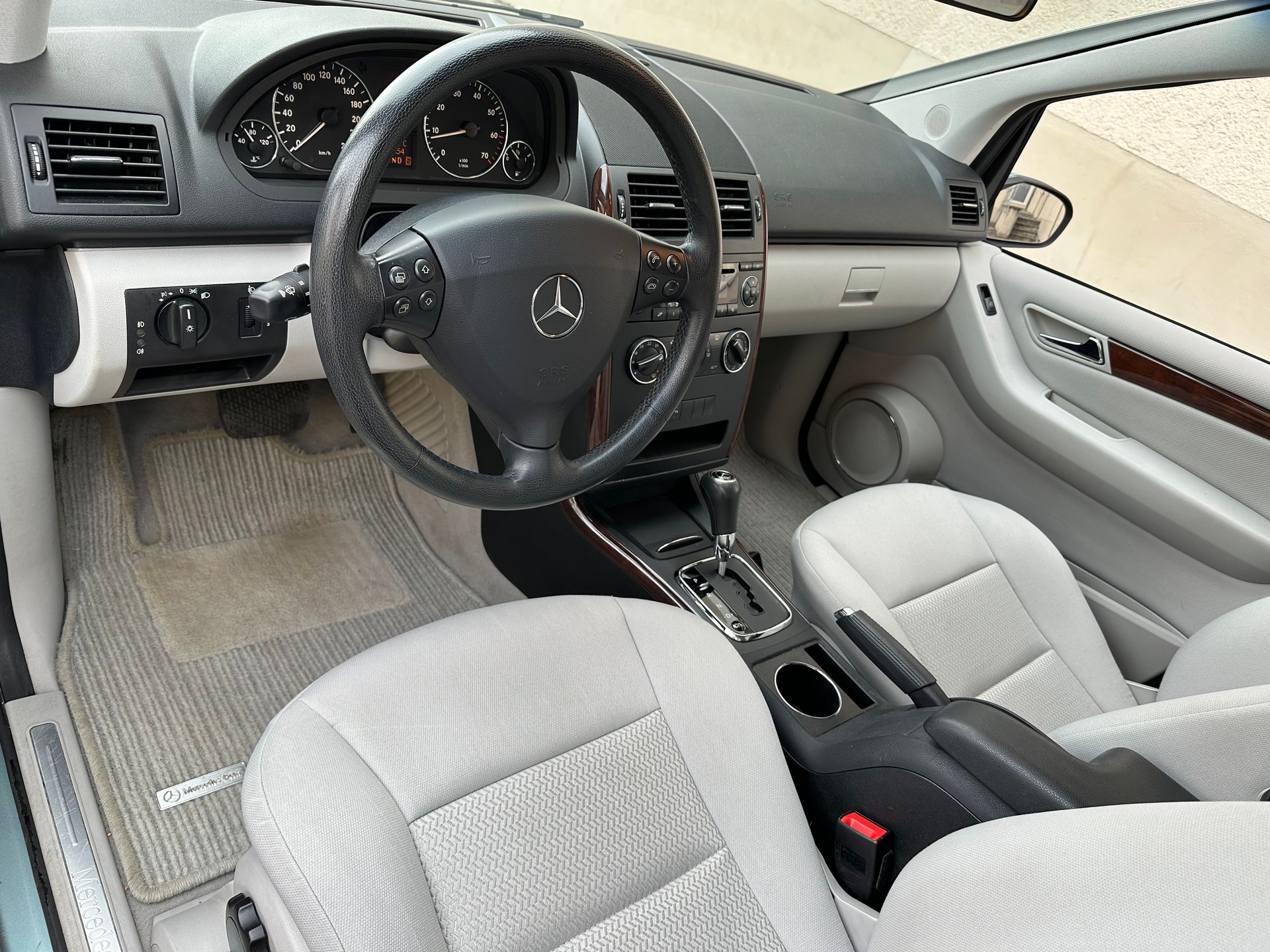 MERCEDES-BENZ A 170 Elégance-image-9