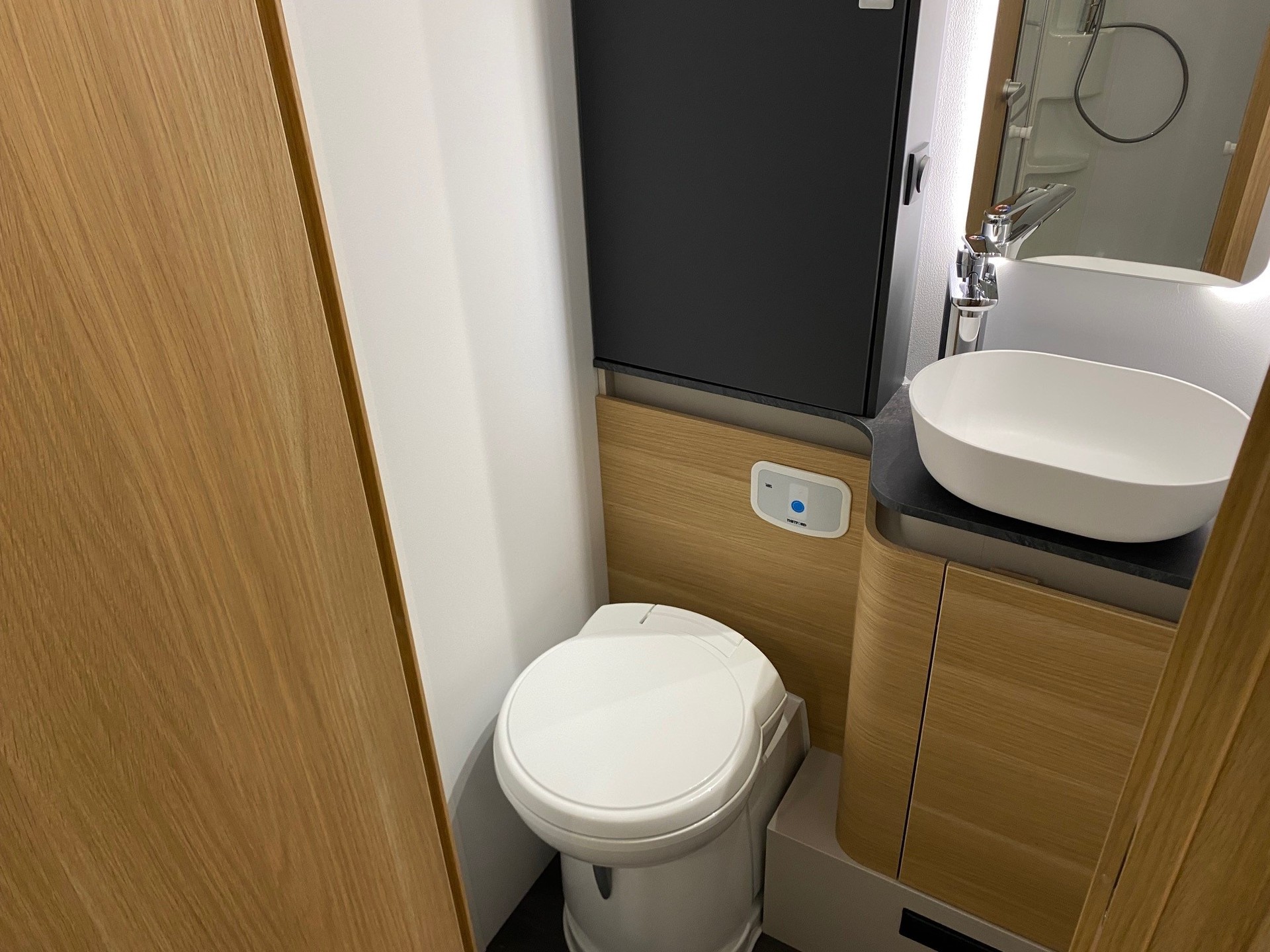 ADRIA MATRIX AXESS 650 SL-image-9