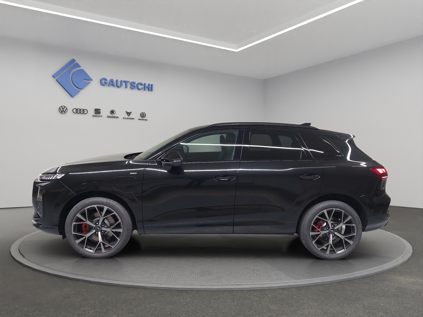 AUDI Q3 SUV e-hybrid 200 kW S tronig-image-1