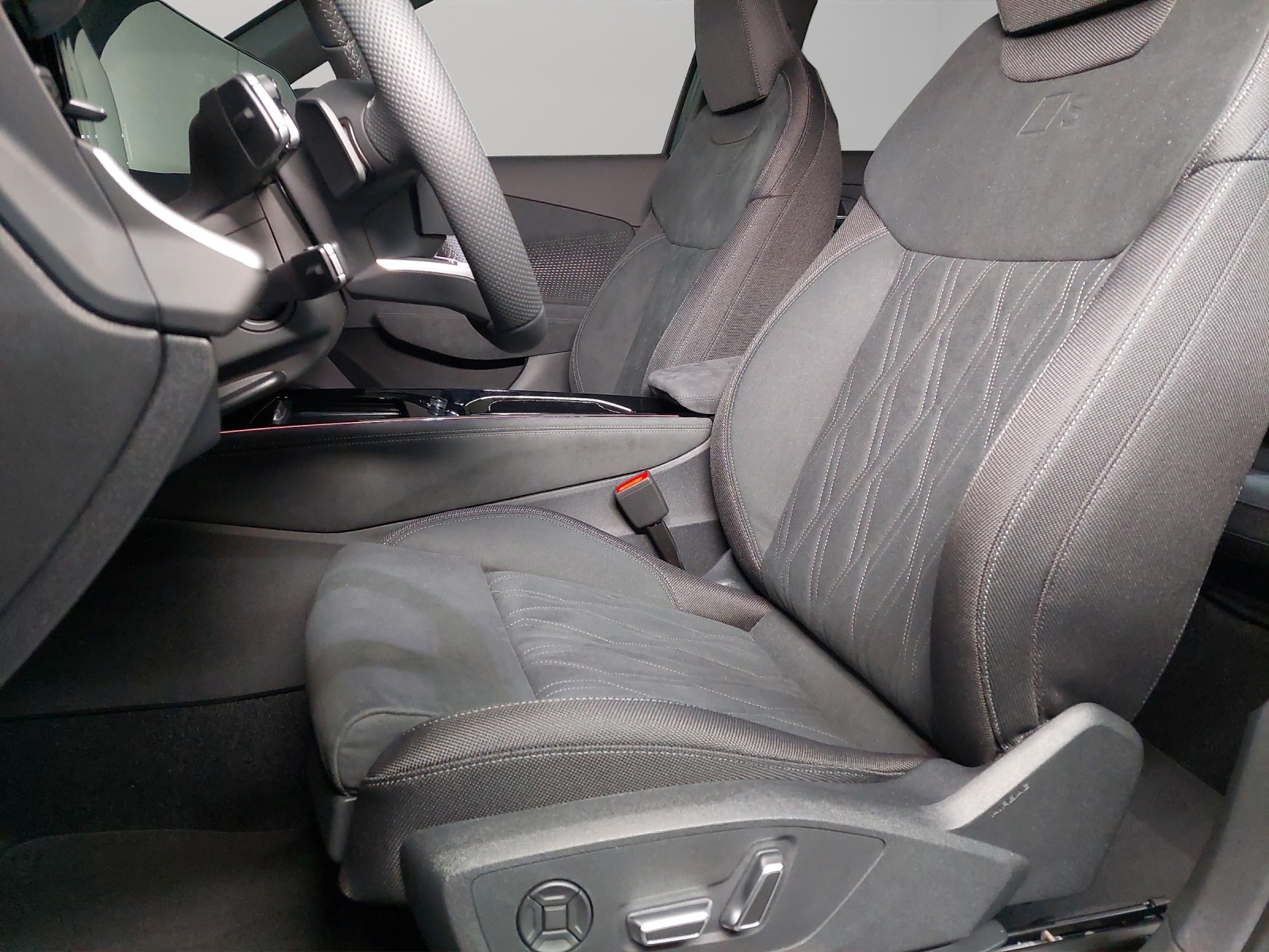 AUDI Q3 SUV e-hybrid 200 kW S tronig-image-5