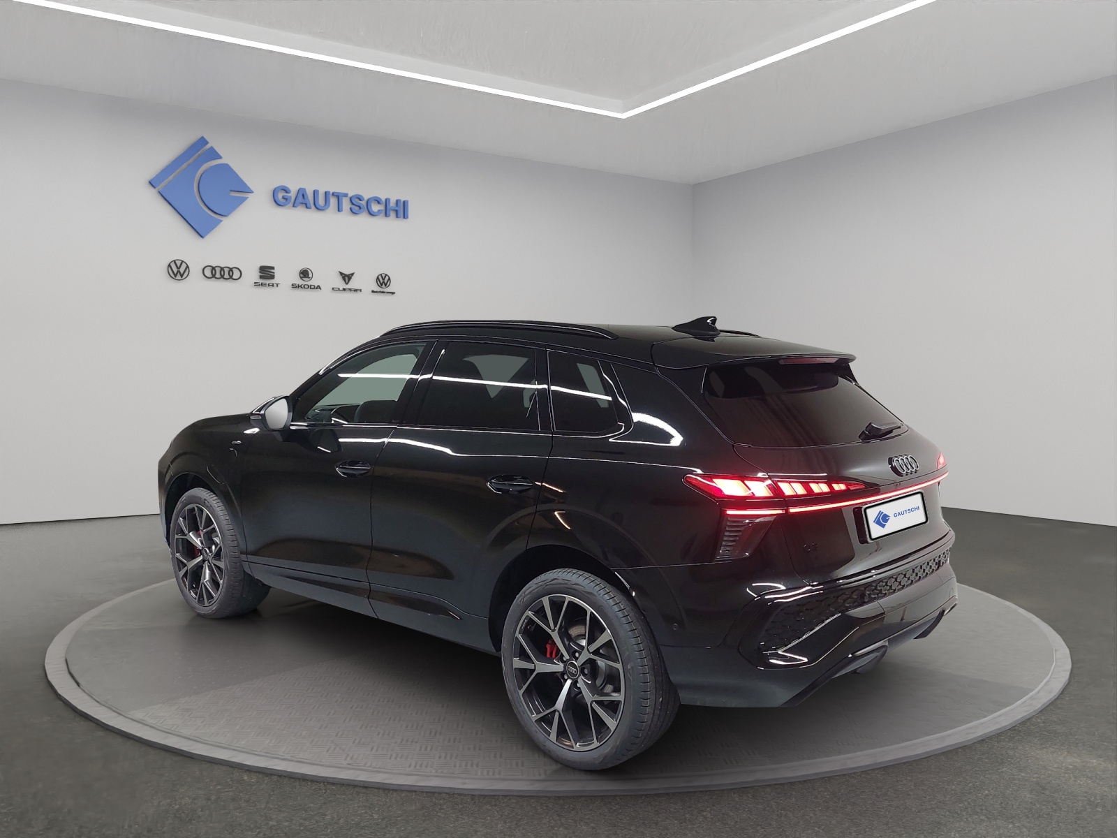 AUDI Q3 SUV e-hybrid 200 kW S tronig-image-2