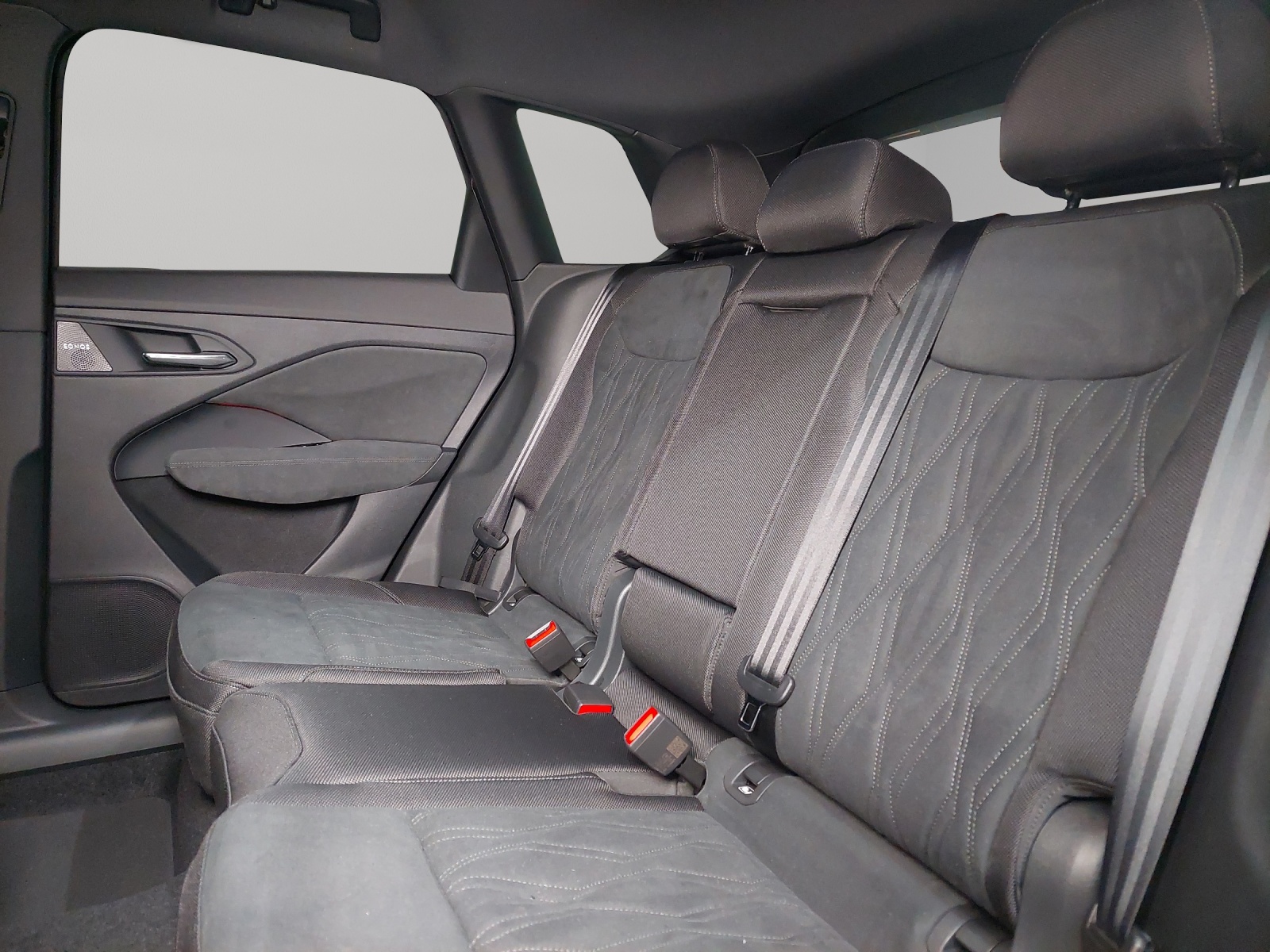 AUDI Q3 SUV e-hybrid 200 kW S tronig-image-6