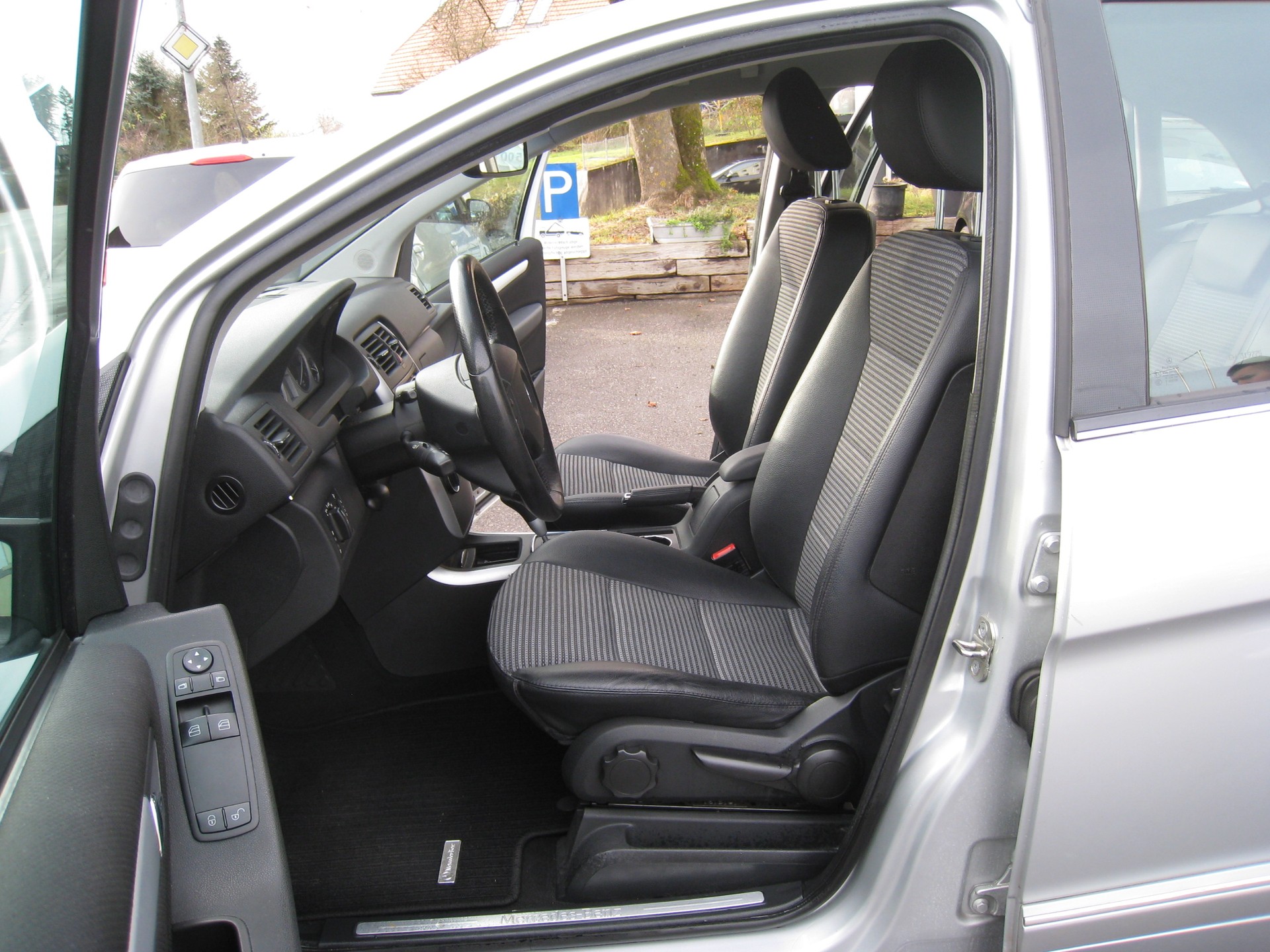 MERCEDES-BENZ B 170-image-9