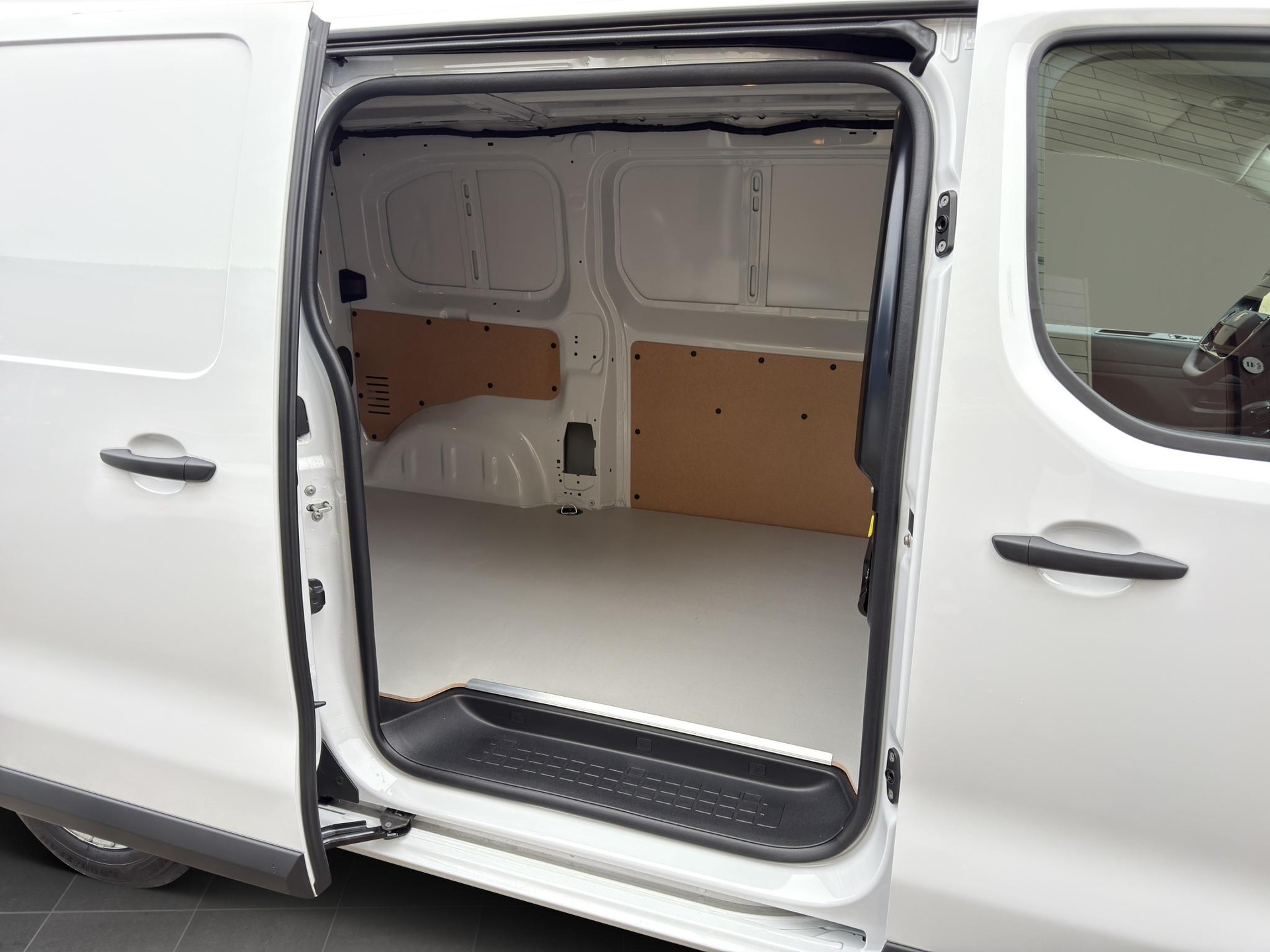 PEUGEOT Expert Kaw. Standard 2.2 BlueHDi 150 S/S-image-23