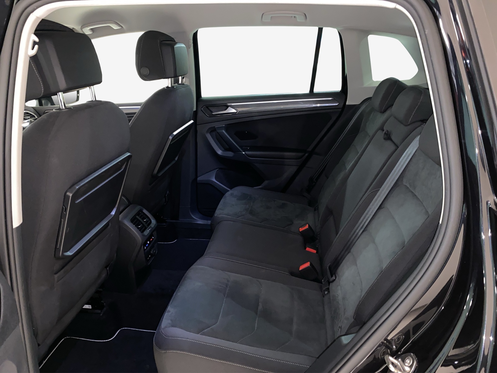 VW Tiguan 2.0 TDI SCR Highline 4Motion DSG-image-11