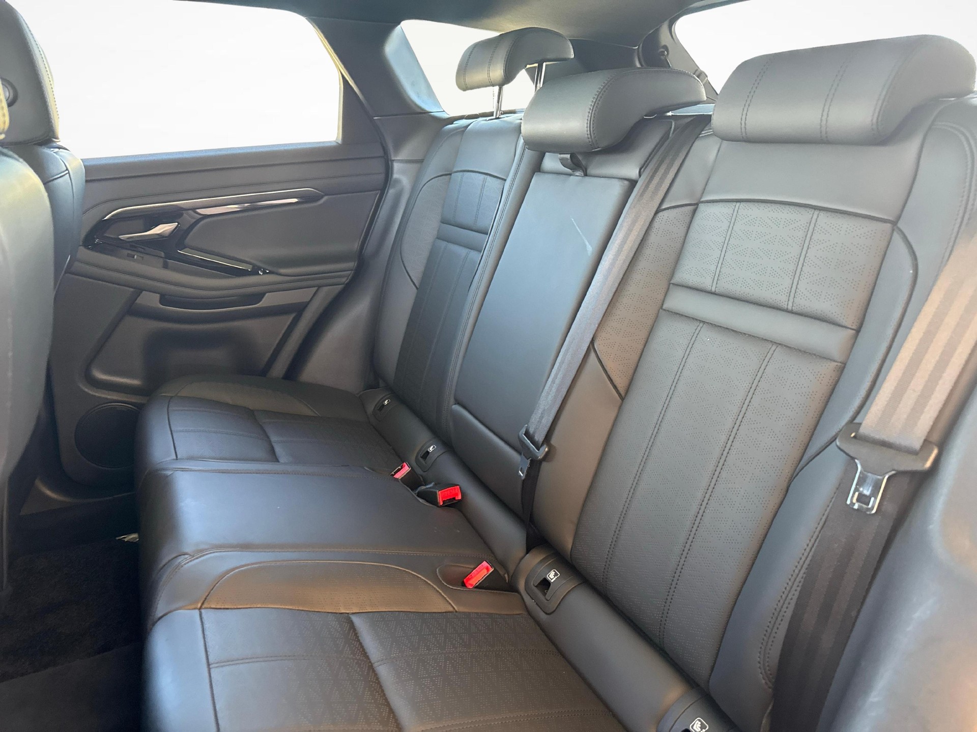 LAND ROVER Range Rover Evoque 2.0 T R-Dynamic HSE-image-16