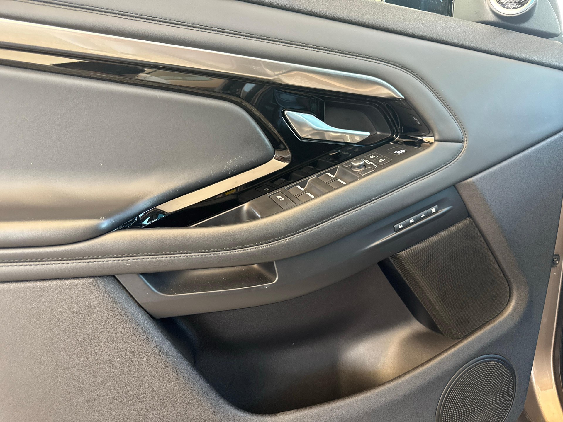 LAND ROVER Range Rover Evoque 2.0 T R-Dynamic HSE-image-14