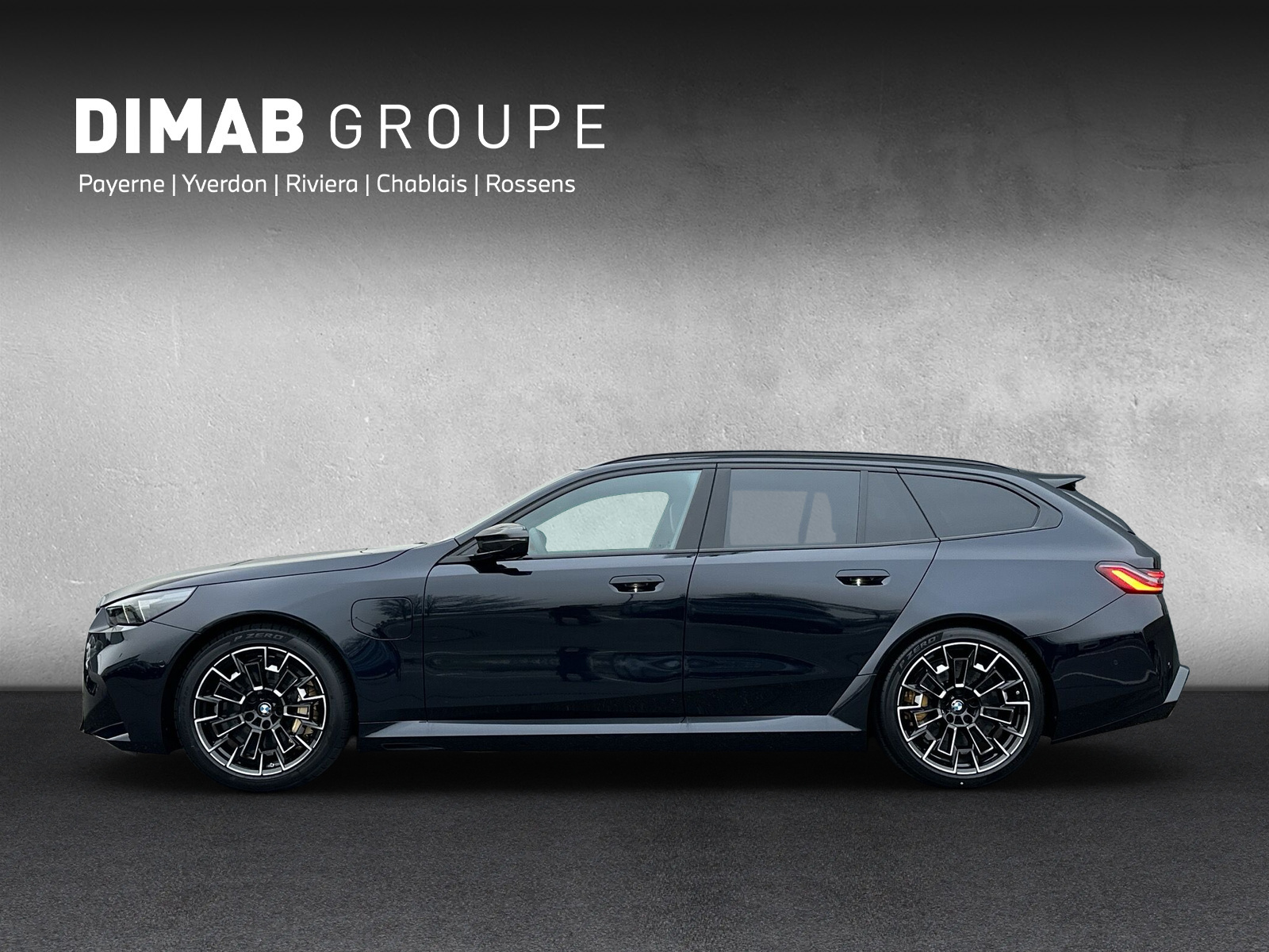 BMW M5 xDrive Touring **Action de leasing à 1.9%**-showroom-element-1