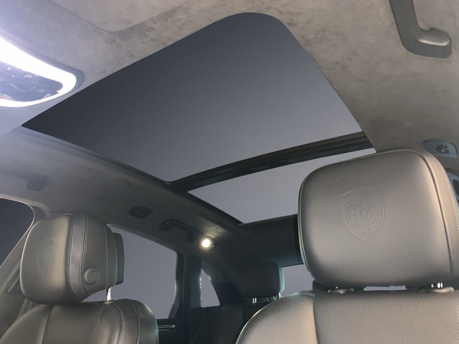 PORSCHE Macan Turbo-image-9