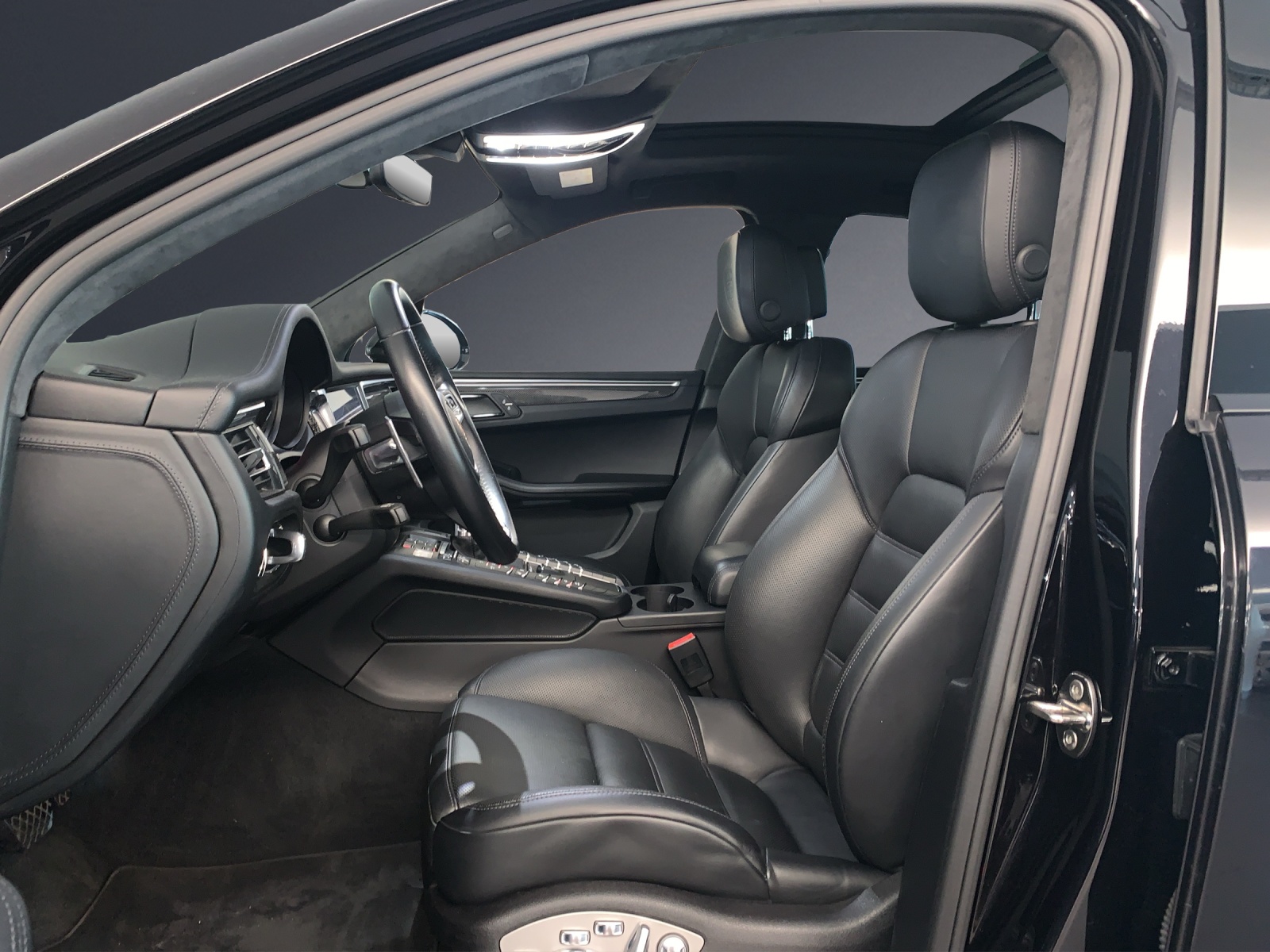 PORSCHE Macan Turbo-image-5