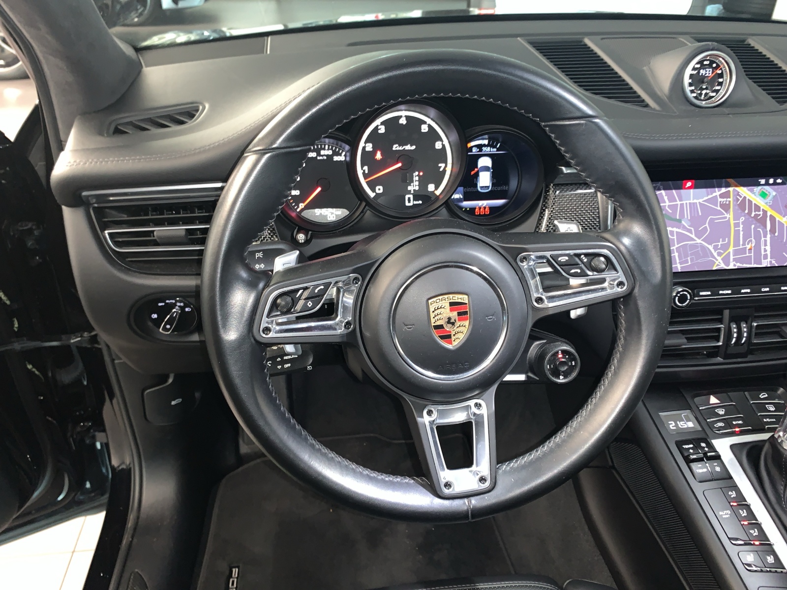PORSCHE Macan Turbo-image-7