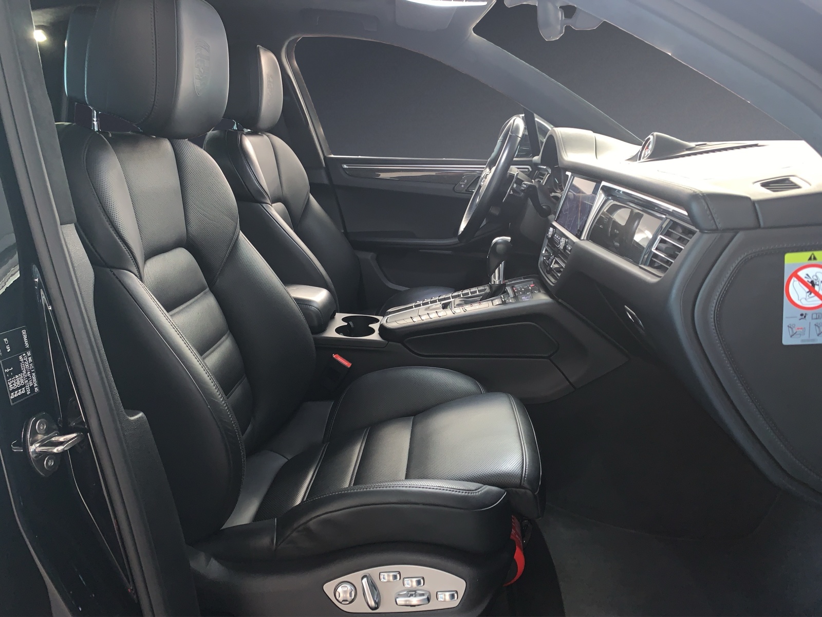 PORSCHE Macan Turbo-image-6