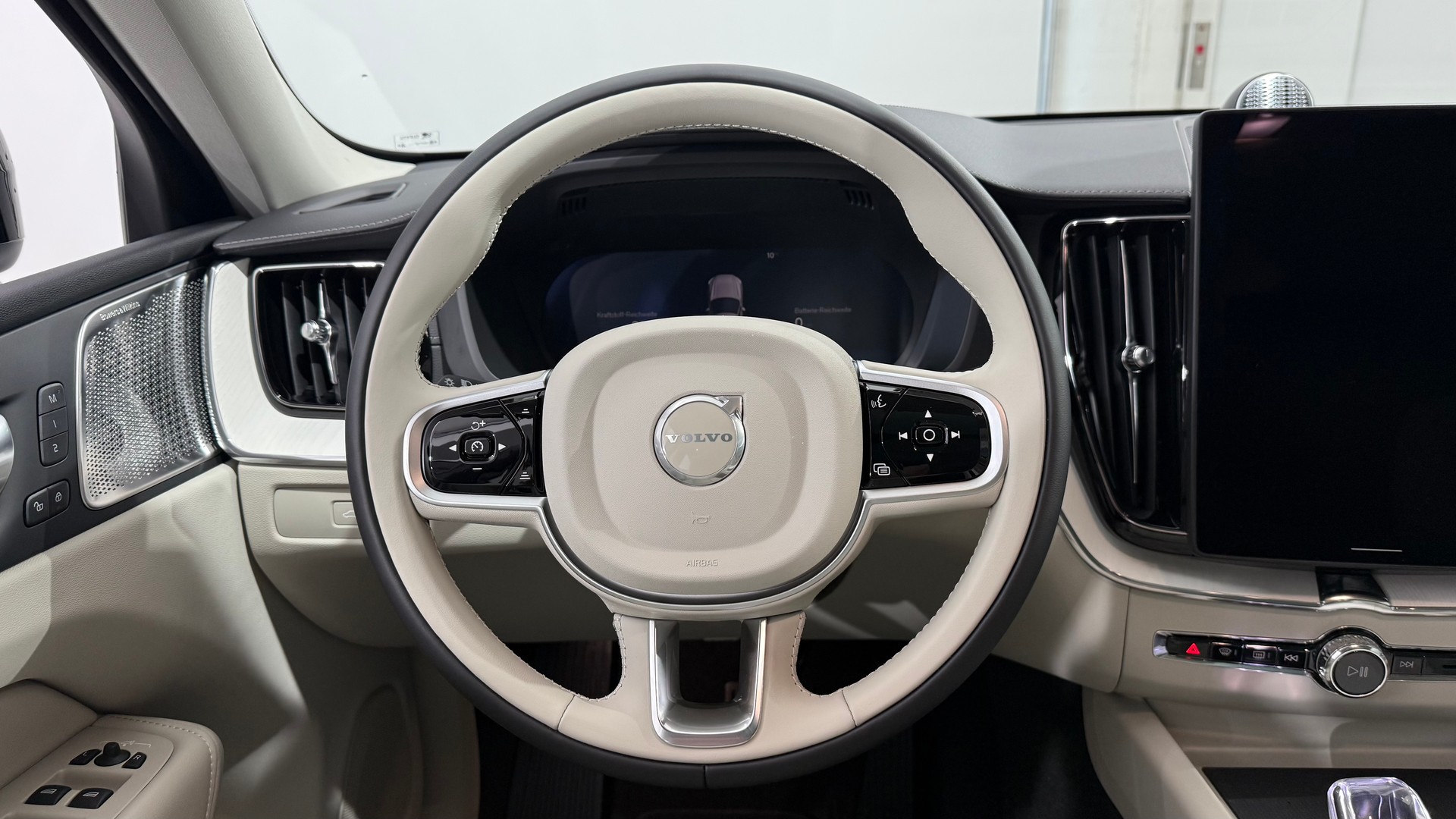 VOLVO XC60 2.0 T6 TE Ultra Bright eA-image-13
