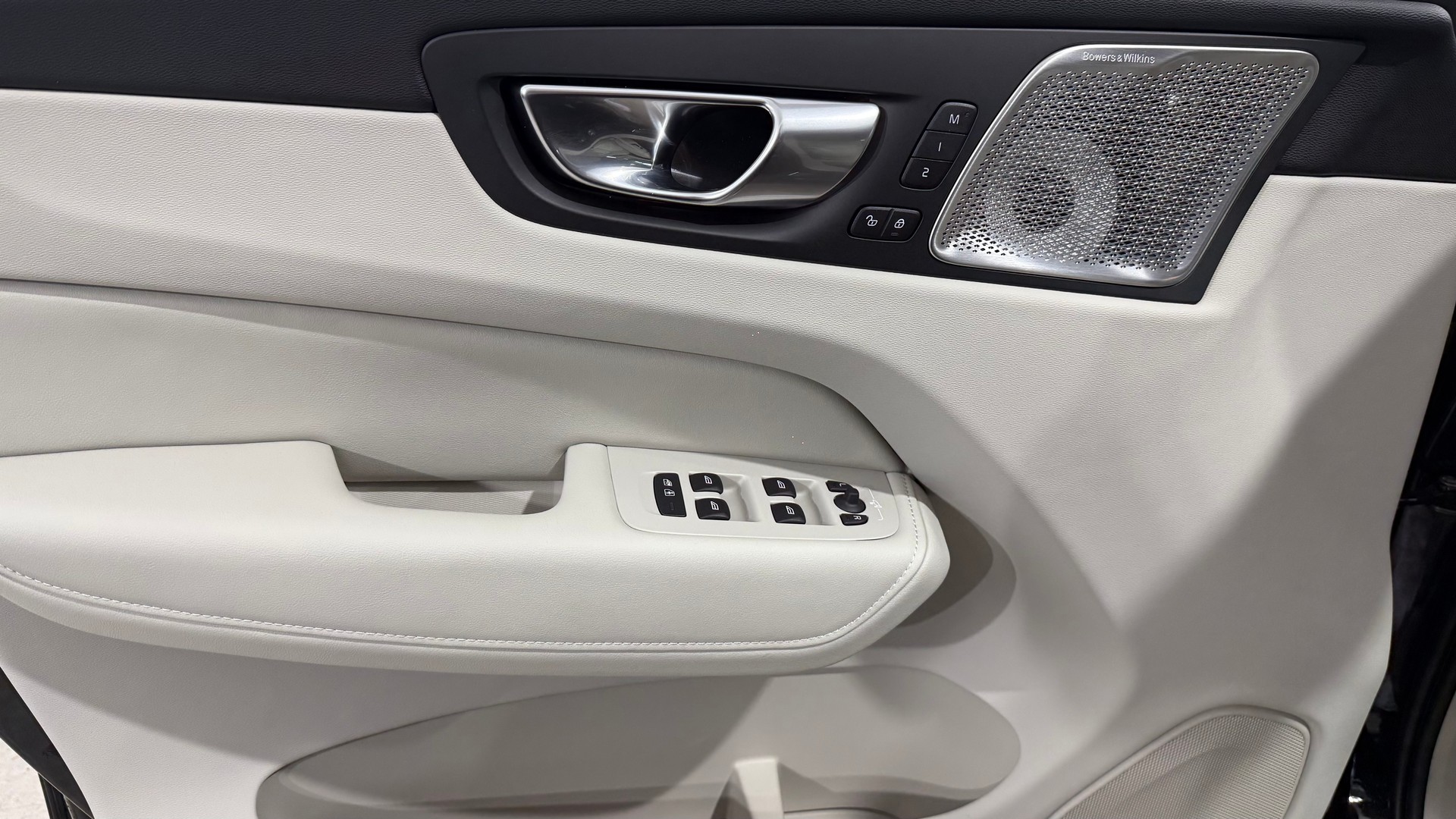 VOLVO XC60 2.0 T6 TE Ultra Bright eA-image-11