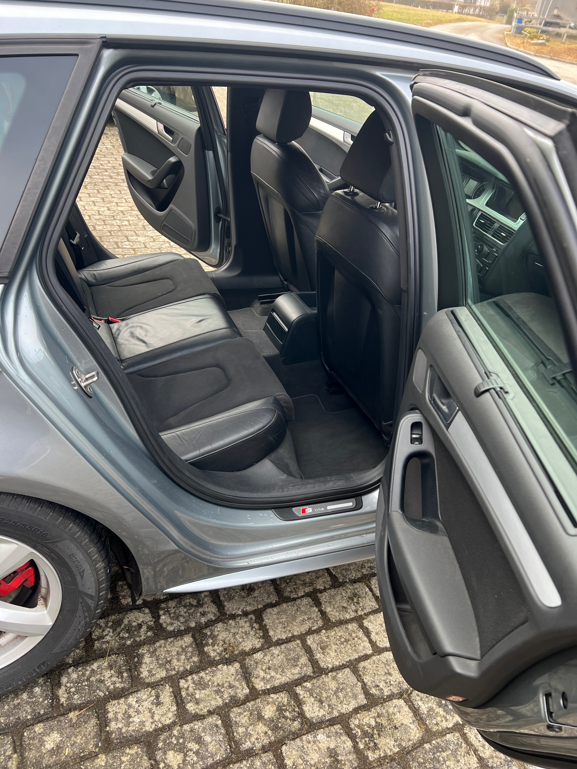 AUDI A4 Avant 2.0 TFSI-image-11