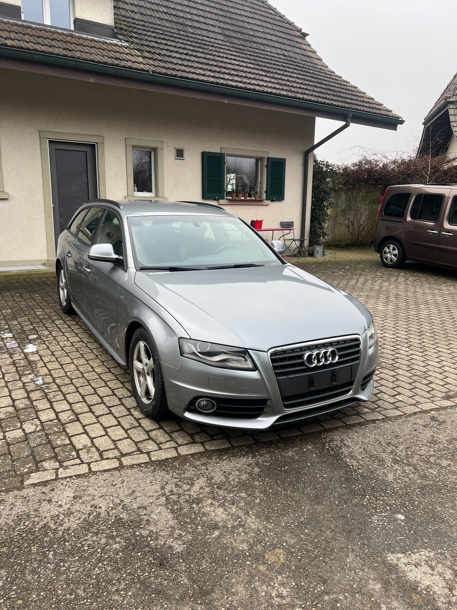 AUDI A4 Avant 2.0 TFSI-image-2