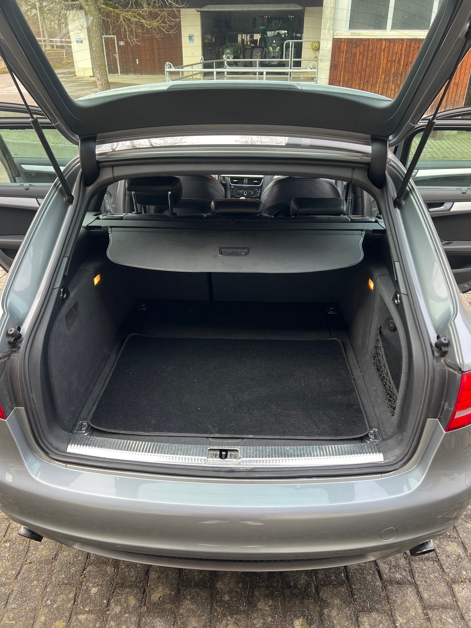AUDI A4 Avant 2.0 TFSI-image-12