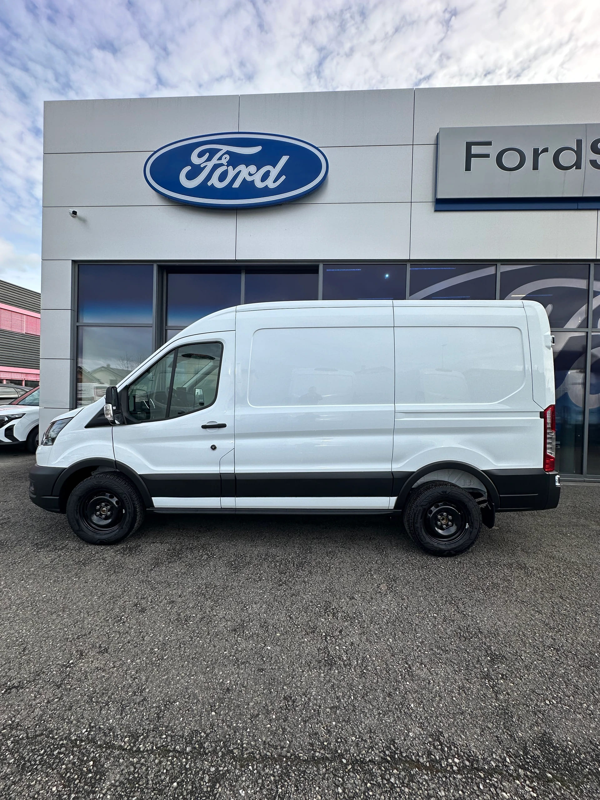 FORD Transit van 350 L2H2 2.0 EcoBl Trend/130CV-image-2