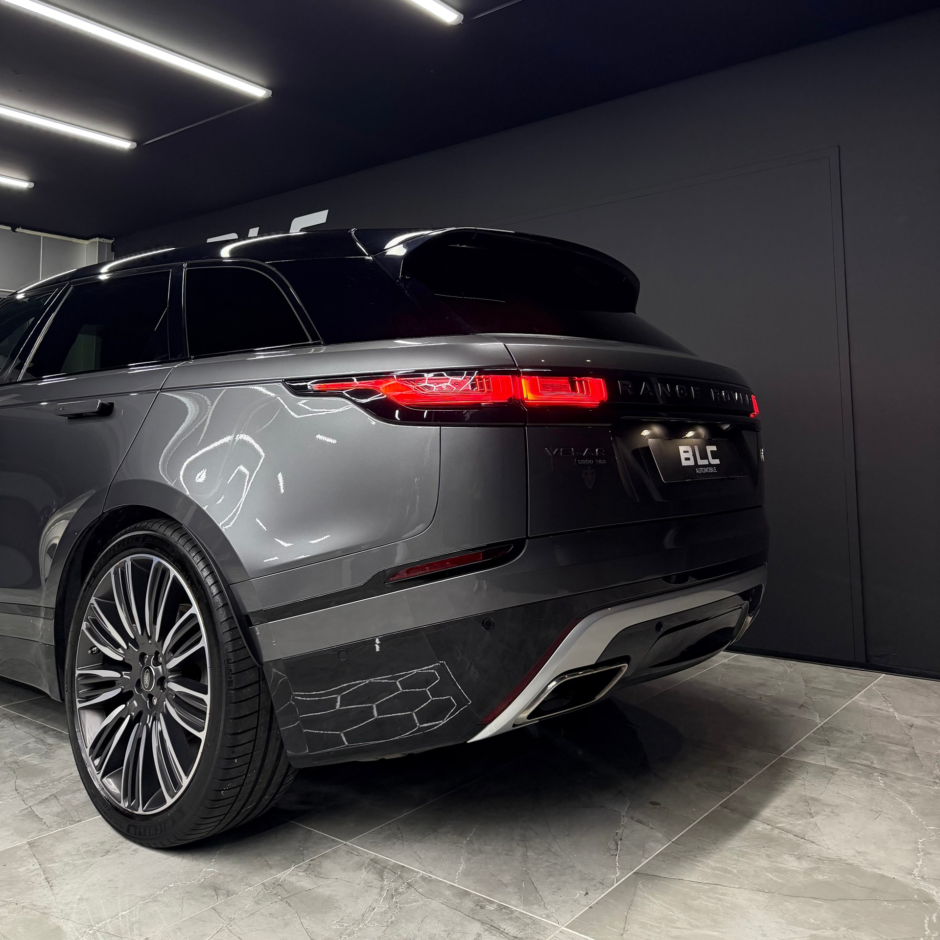 LAND ROVER Range Rover Velar R-Dynamic D 300 HSE Automatic-image-6