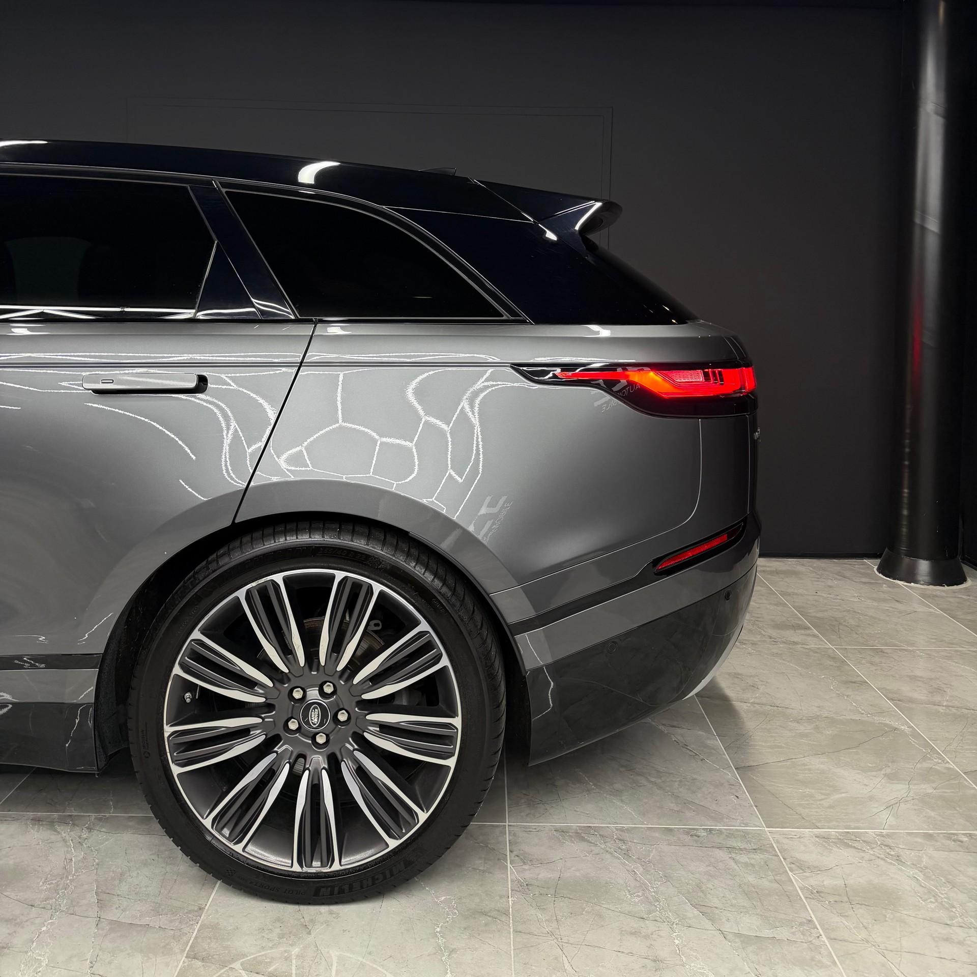 LAND ROVER Range Rover Velar R-Dynamic D 300 HSE Automatic-image-5